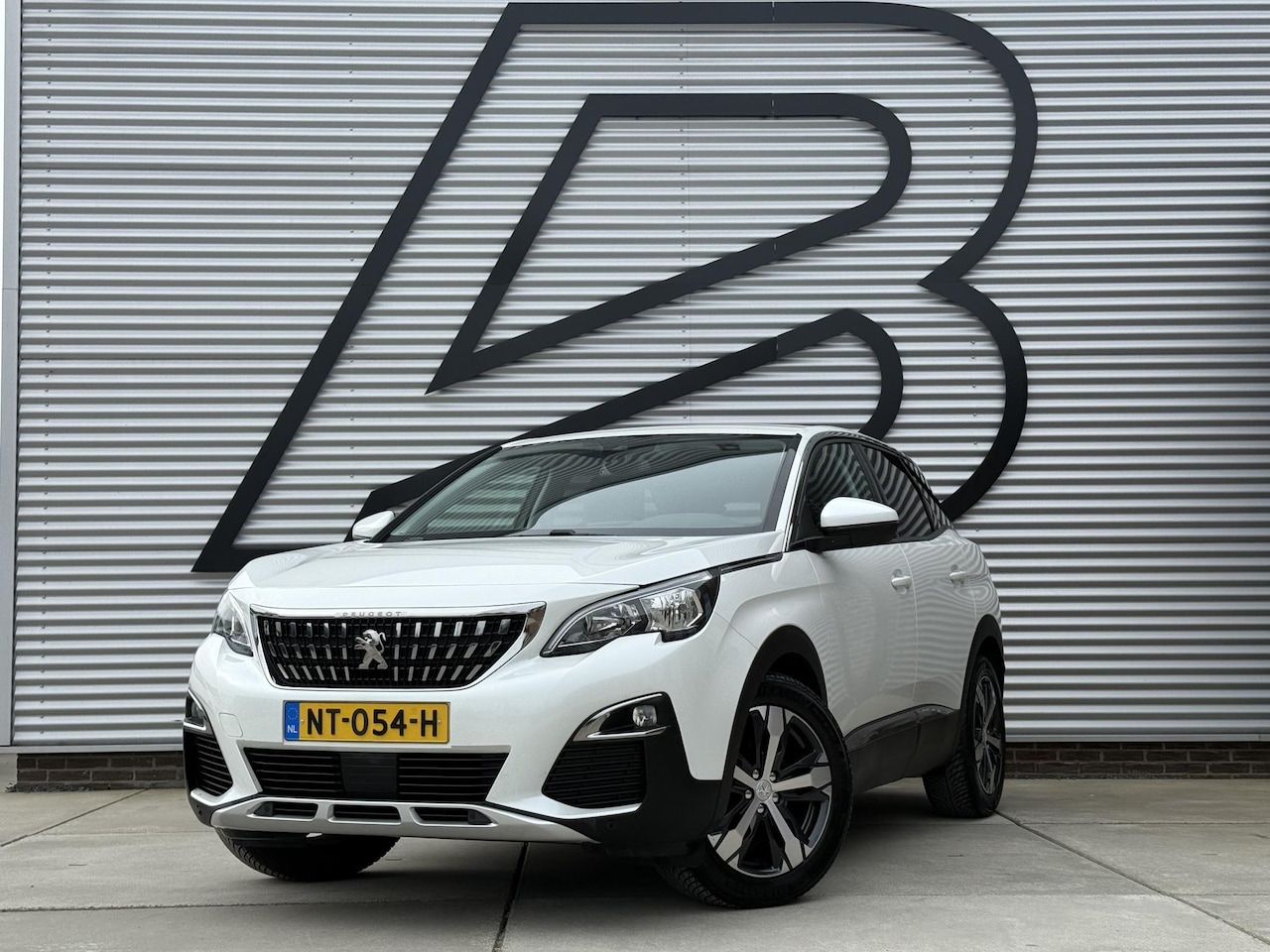 Peugeot 3008 - 1.2 PureTech Première 2e Eigenaar|Navi|Carplay|Camera|D-riem v.v. in 2023|Trekhaak|Clima|C - AutoWereld.nl
