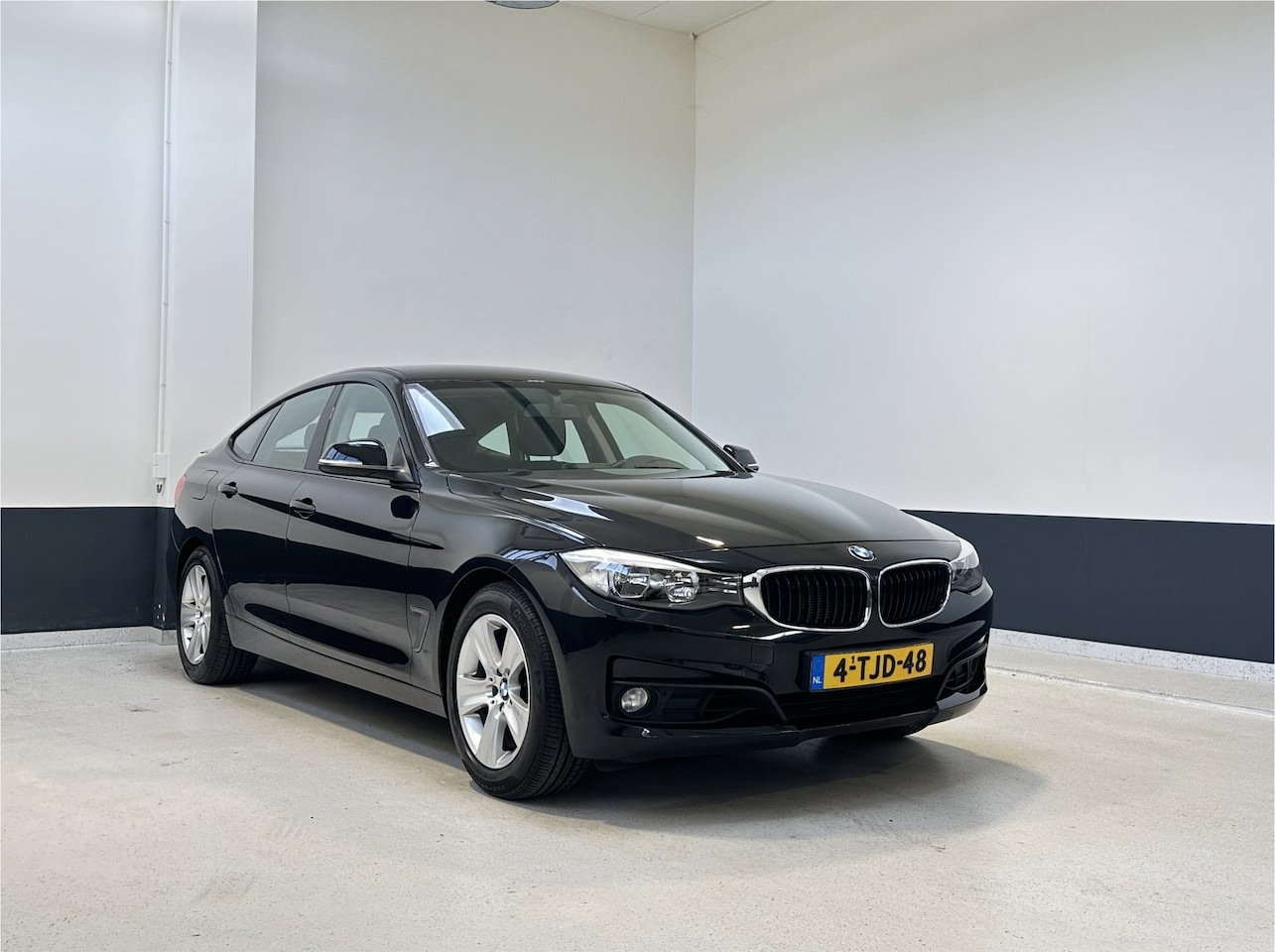 BMW 3-serie Gran Turismo - 320i Business | Navigatie | Bluetooth | NL | - AutoWereld.nl