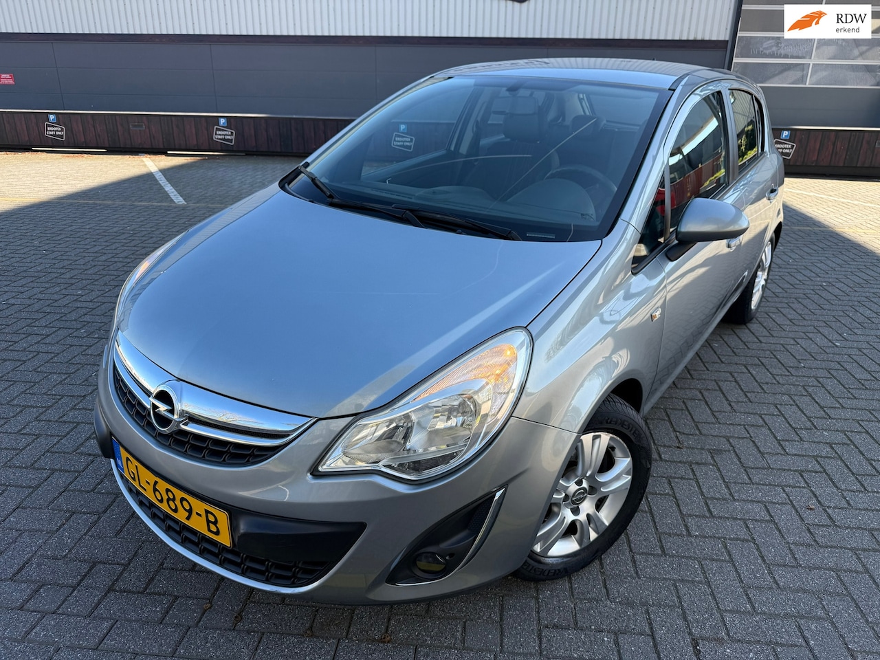 Opel Corsa - 1.2-16V Anniversary Edition*AIRCO*NEW APK*NAP*ELKT-RAAM - AutoWereld.nl