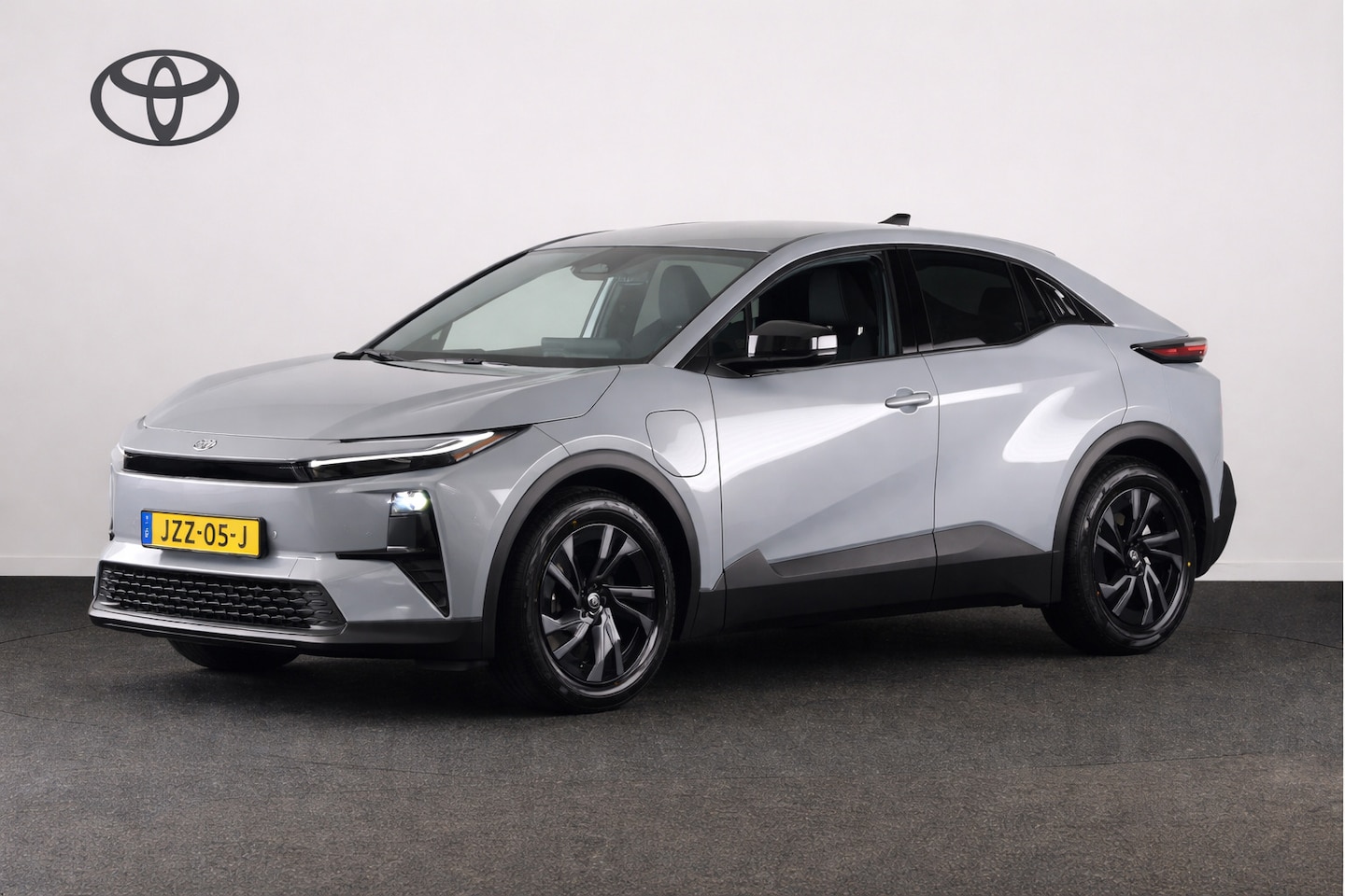 Toyota C-HR - First Edition 77 kWh | Apple Carplay & Android Auto | Parkeercamera |  * | Direct leverbaa - AutoWereld.nl