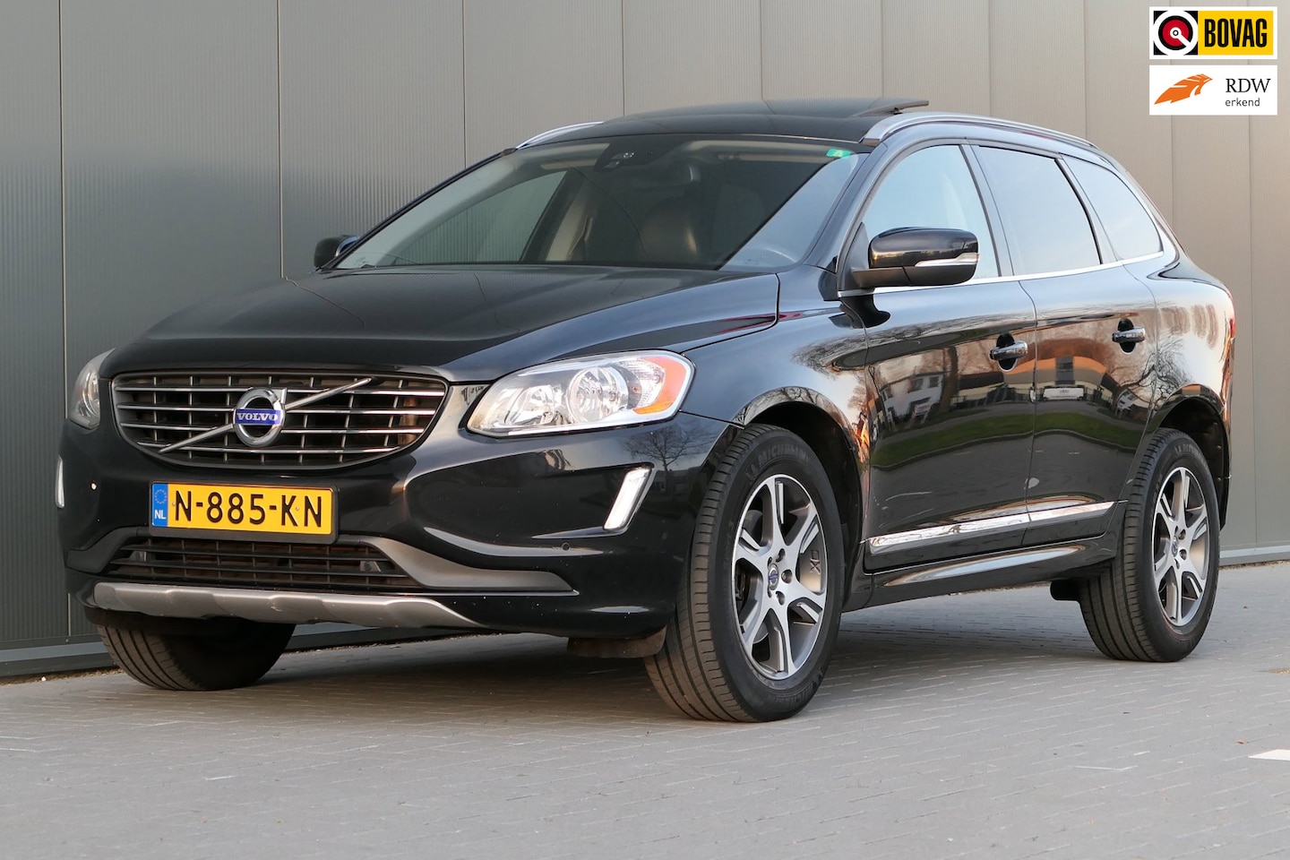 Volvo XC60 - 3.0 T6 R-Design Pano Leder Stoelverwarming Navi - AutoWereld.nl