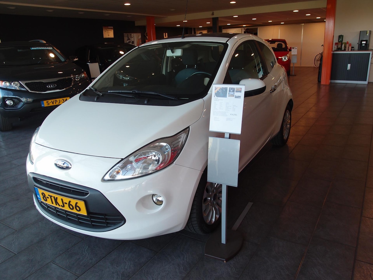Ford Ka - 1.2 69pk Titanium X met Panoramadak - AutoWereld.nl