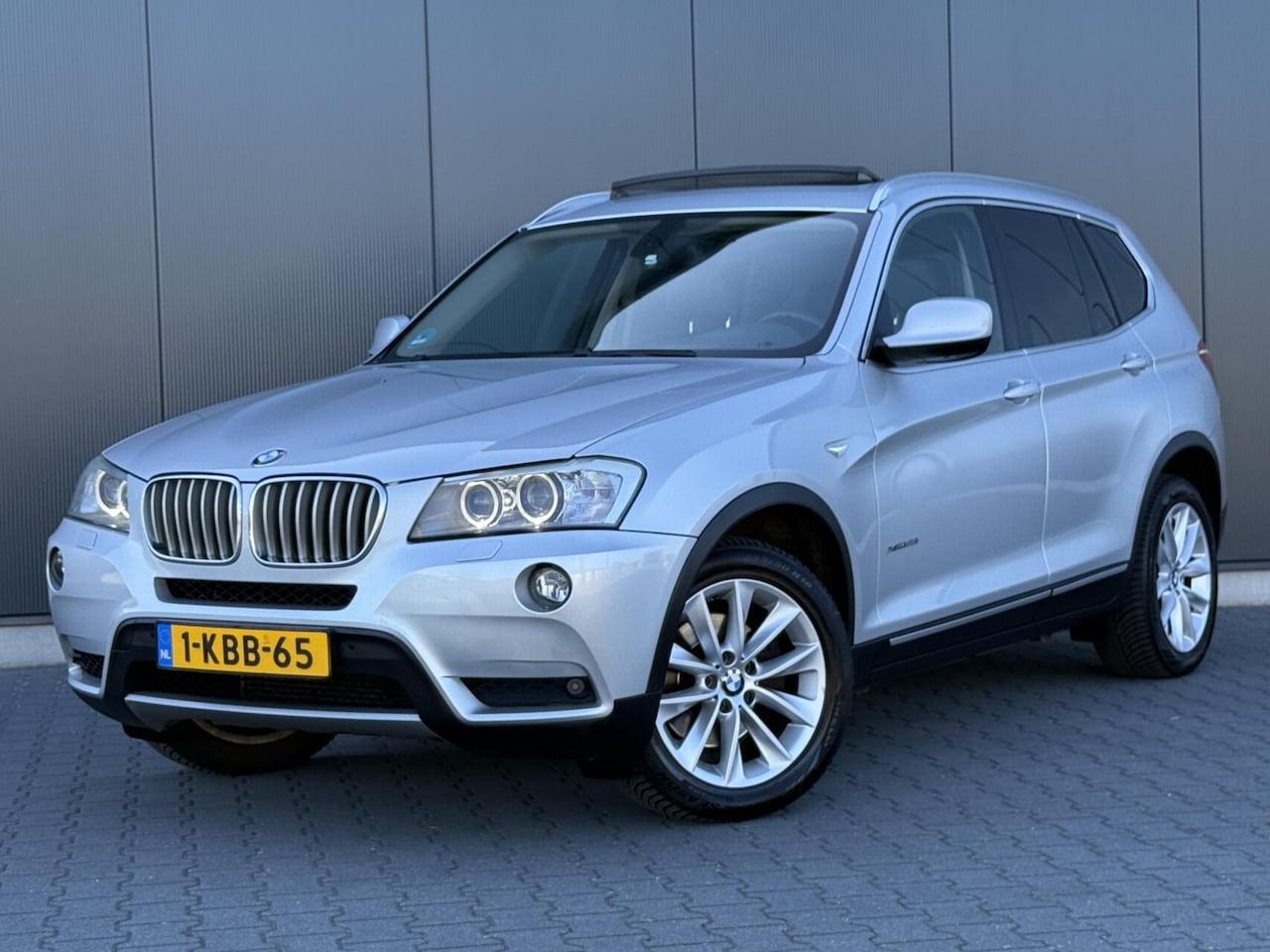 BMW X3 - xDrive35i High Executive Leder - Xenon - Pano - Navi - Trekhaak - AutoWereld.nl