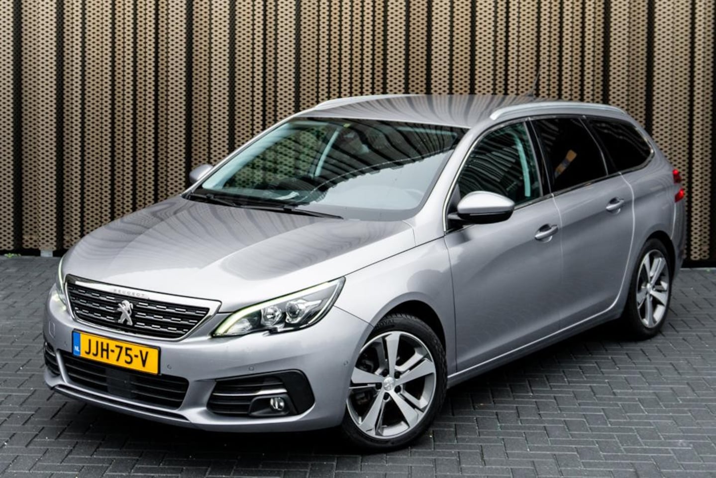 Peugeot 308 SW - 1.2 PureTech Allure | *Park Assist *CarPlay *Keyless Entry - AutoWereld.nl