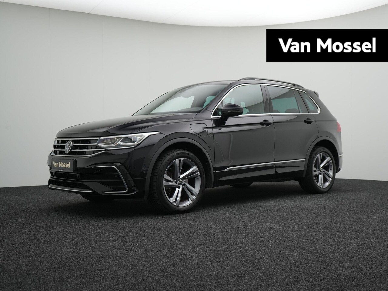Volkswagen Tiguan - 1.4 TSI eHybrid R-Line Business | Navi | Keyless | Matirx LED | PDC V+A | Assistentie Pakk - AutoWereld.nl