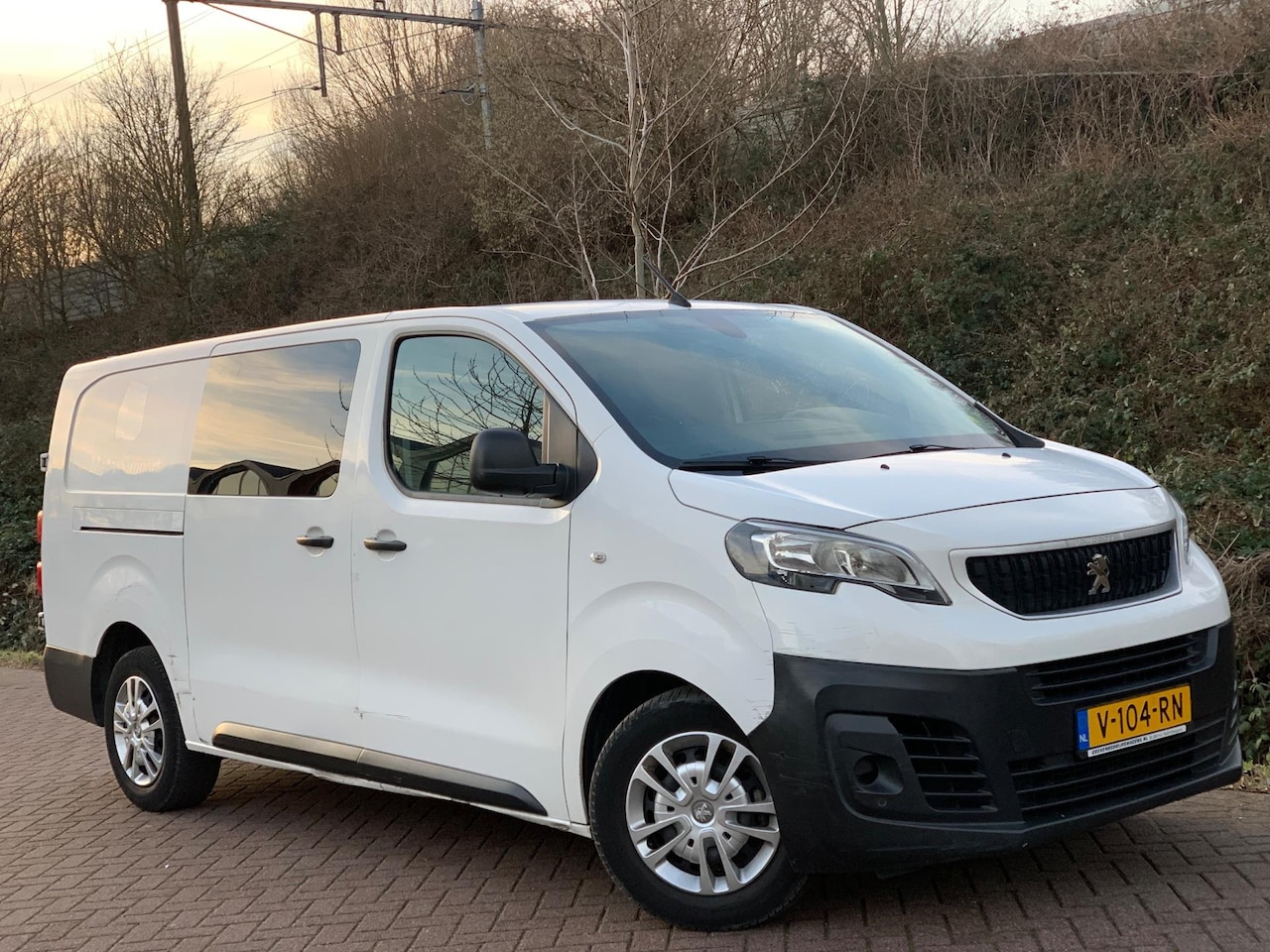 Peugeot Expert - 231L 2.0 BlueHDI L3H1 120 DC Premium Dubbele Cabine | Airco | Cruise | Trekh. - AutoWereld.nl