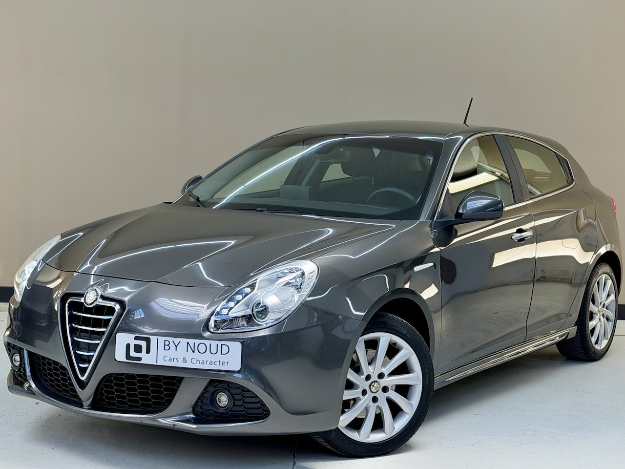 Alfa Romeo Giulietta - 1.4 T Distinctive 1.4 T Distinctive, 170Pk, 2012, Origineel Nederlands, Climate control, Cruise control, Nav - AutoWereld.nl