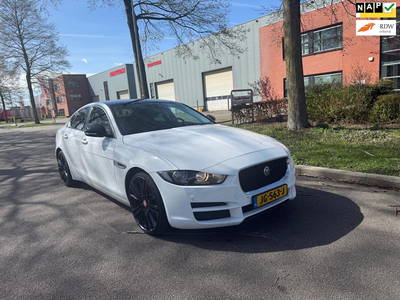 Jaguar XE - 2.0 D Pure eerste eigenaar automaat - AutoWereld.nl