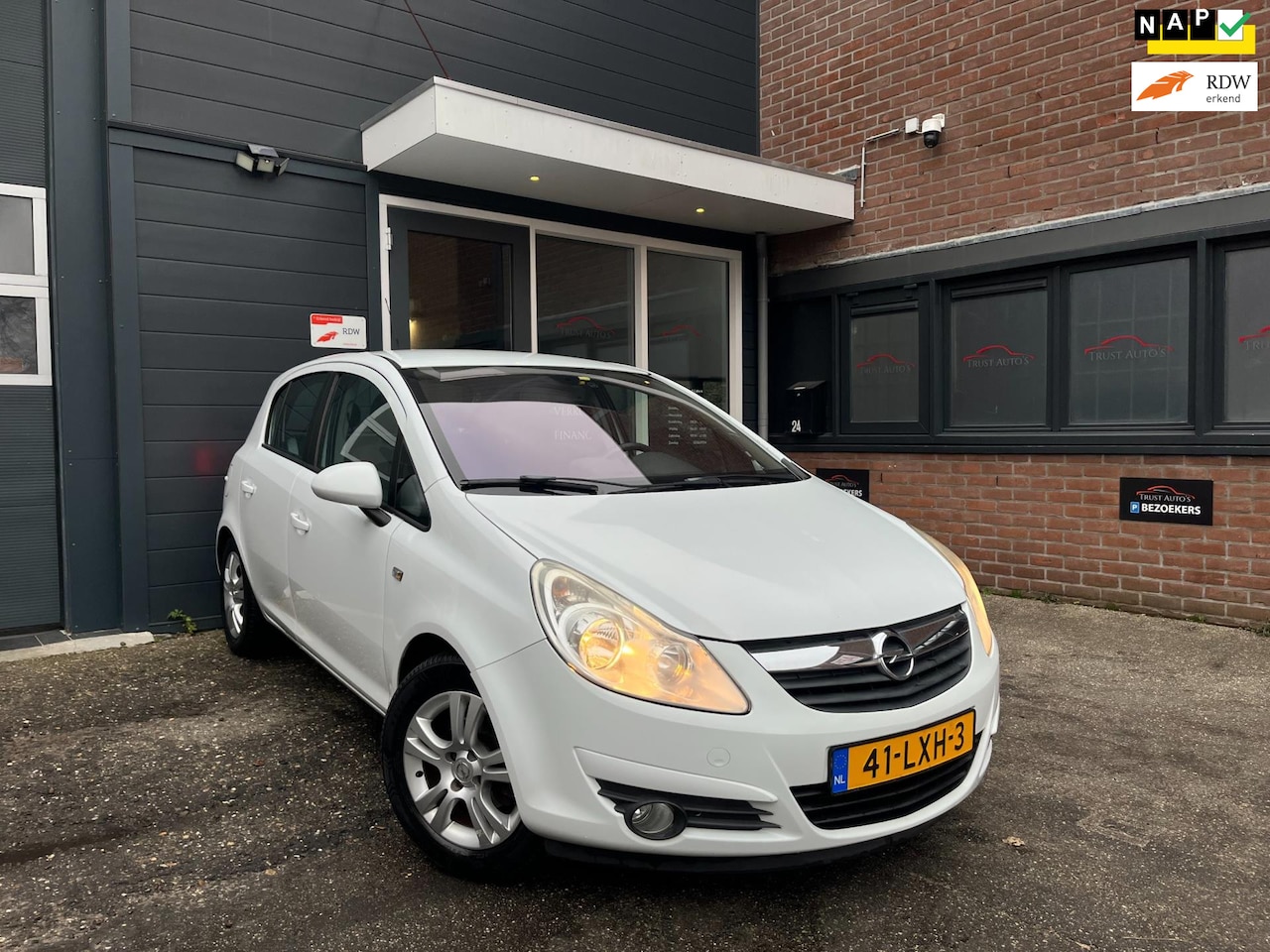 Opel Corsa - 1.2-16V Cosmo|Nap|Pdc|Cruise|Leder|Aux|Climatronic - AutoWereld.nl