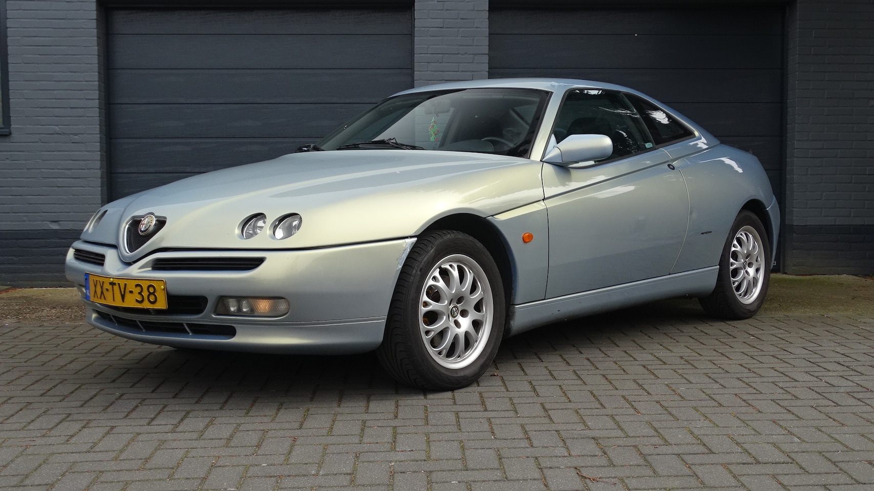 Alfa Romeo GTV - 1.8-16V T.Spark NL-auto, 3 eigenaren, trekhaak, JVC radio/cd wisselaar, gele remklauwen, APK 09-2026 - AutoWereld.nl