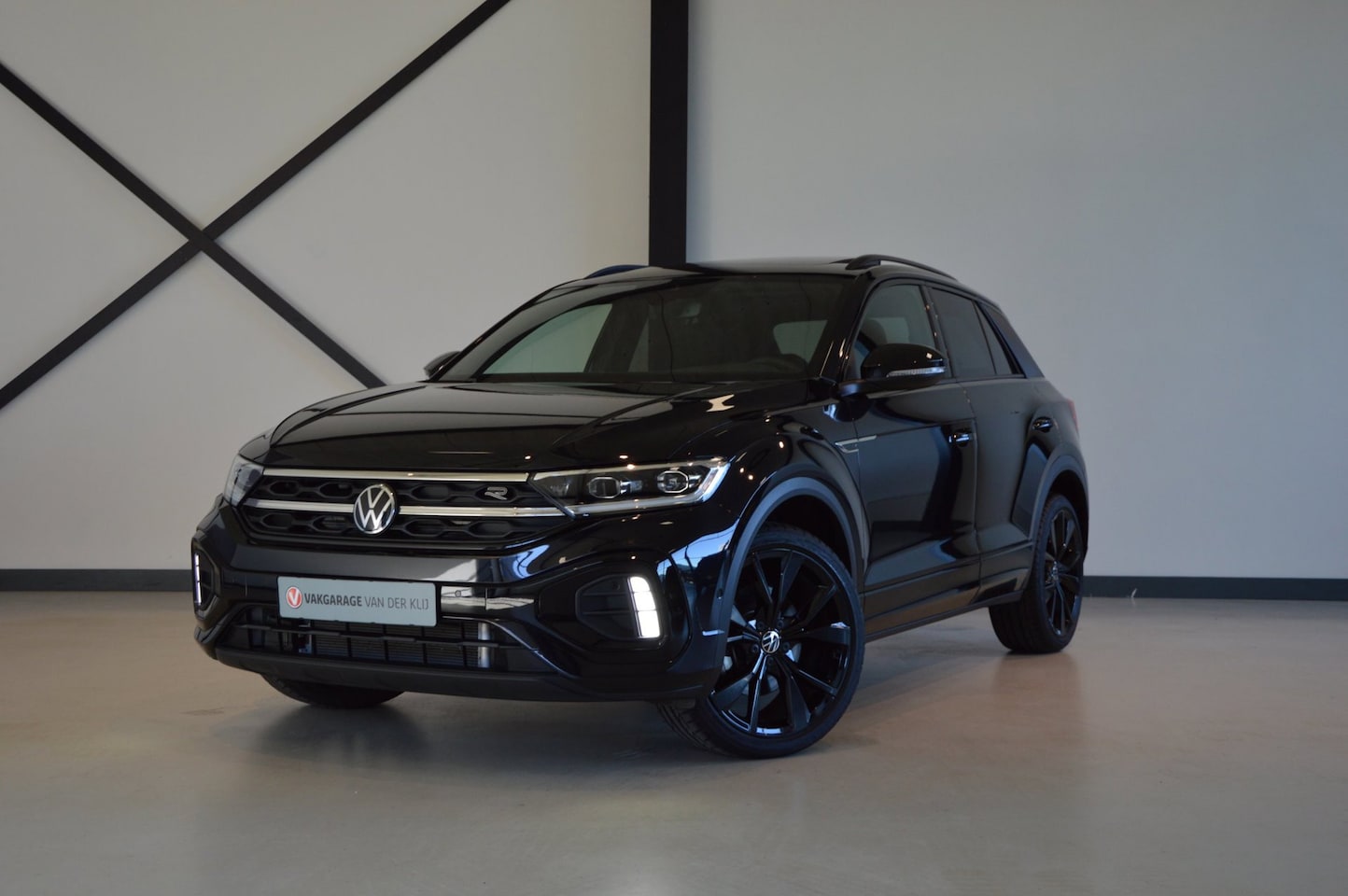 Volkswagen T-Roc - 1.5 TSI R-Line | Panorama | IQ Light | ACC | Camera | 19" | IQ Drive | Stoel/Stuuverw. - AutoWereld.nl