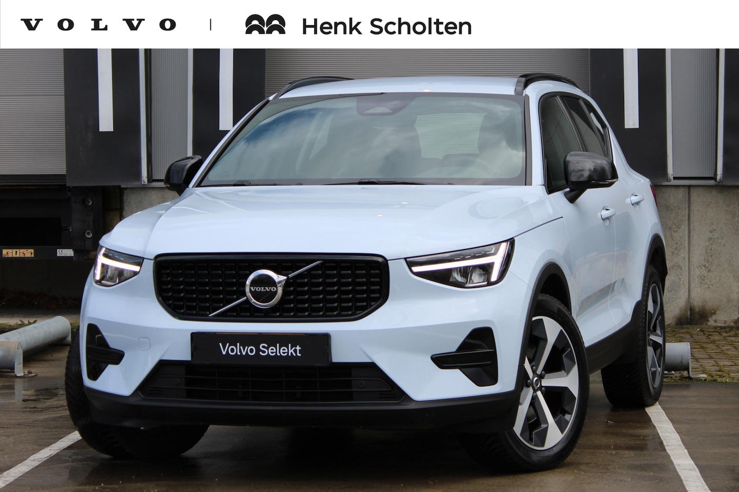 Volvo XC40 - B4 Plus Dark | Trekhaak | Verwarmbare voorstoelen en stuurwiel | Premium audio by Harman K - AutoWereld.nl
