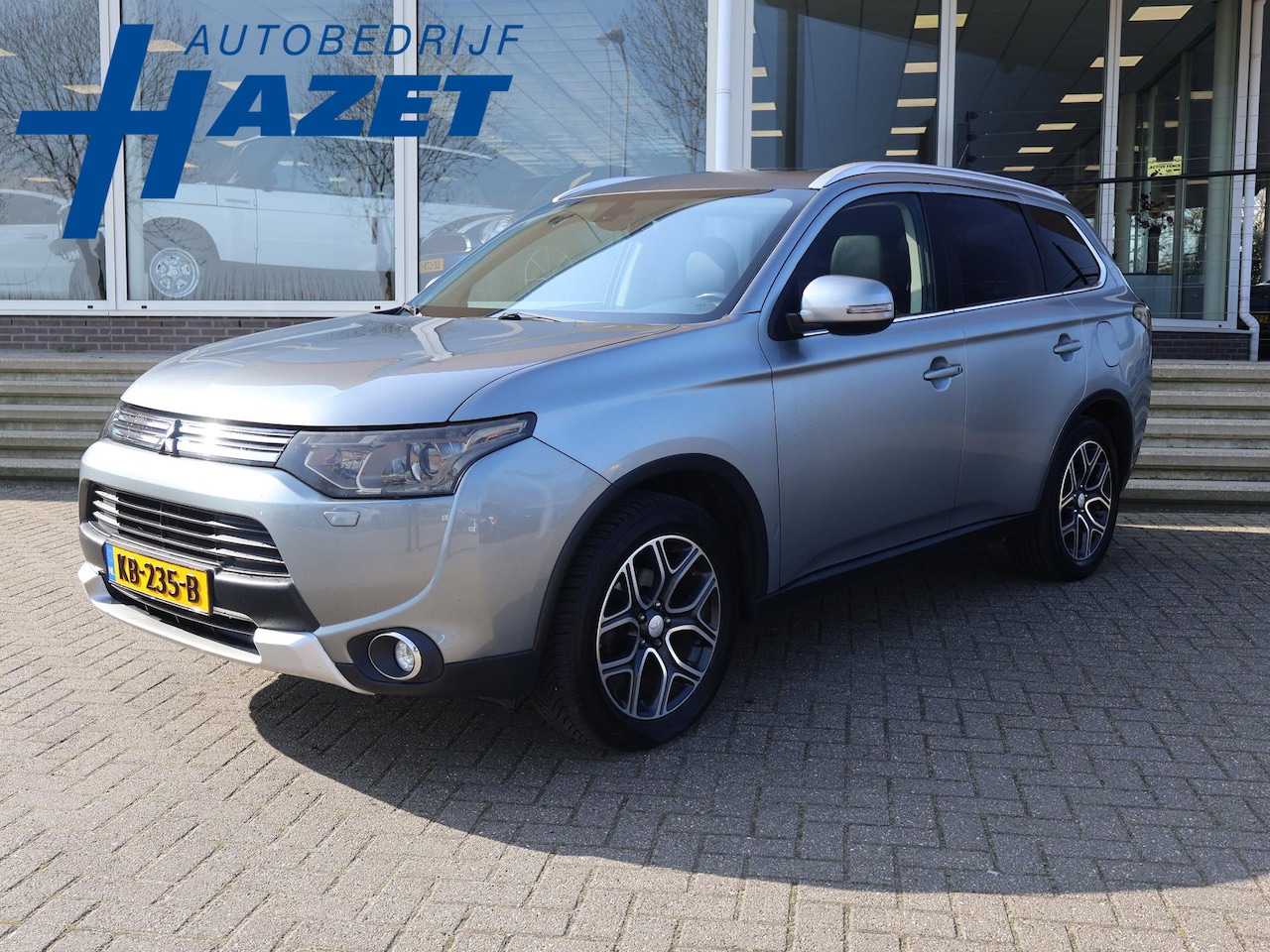 Mitsubishi Outlander - 2.0 PHEV INSTYLE+ | SCHUIFDAK | TREKHAAK | ADAPTIVE CRUISE | CAMERA | 18 INCH | STOELVERW. - AutoWereld.nl