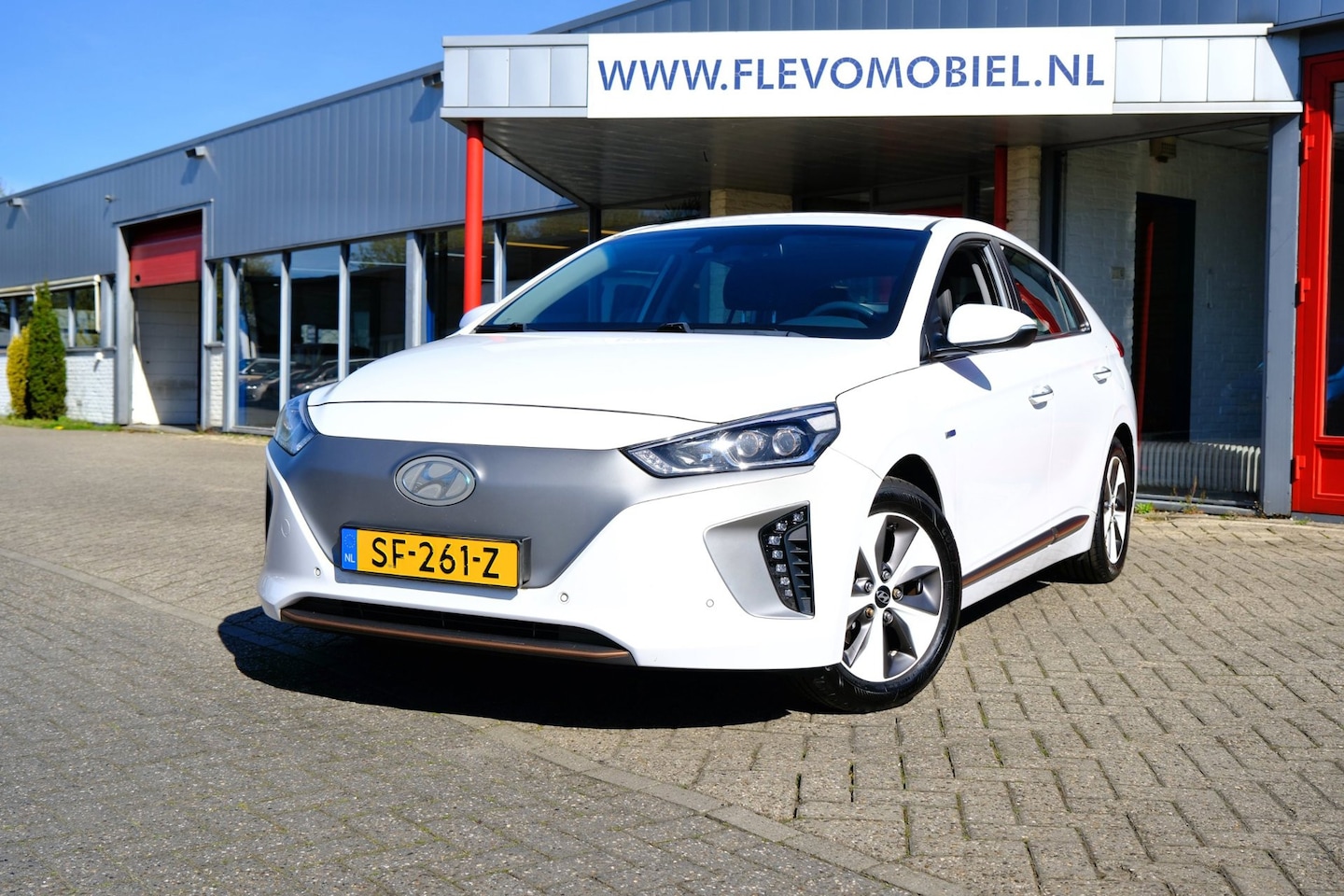 Hyundai IONIQ - Premium EV Aut. Pano|Leder|Navi|Clima|Cam - AutoWereld.nl