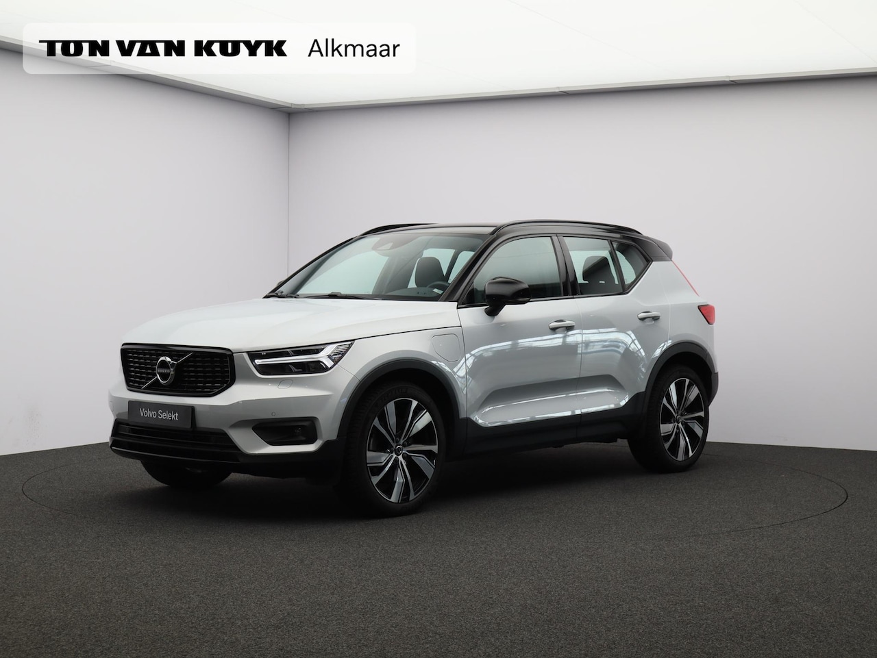 Volvo XC40 - T4 211PK Recharge R-Design / 20" / Adaptieve Full Led / Voorruitverwarming / Harman Kardon - AutoWereld.nl