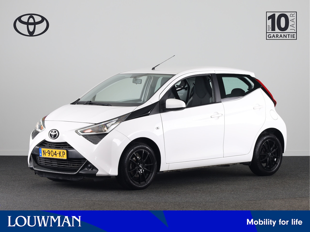 Toyota Aygo - 1.0 VVT-i x-play | Navigatie | Airco | Parkeercamera | Apple Carplay / Android Auto | - AutoWereld.nl