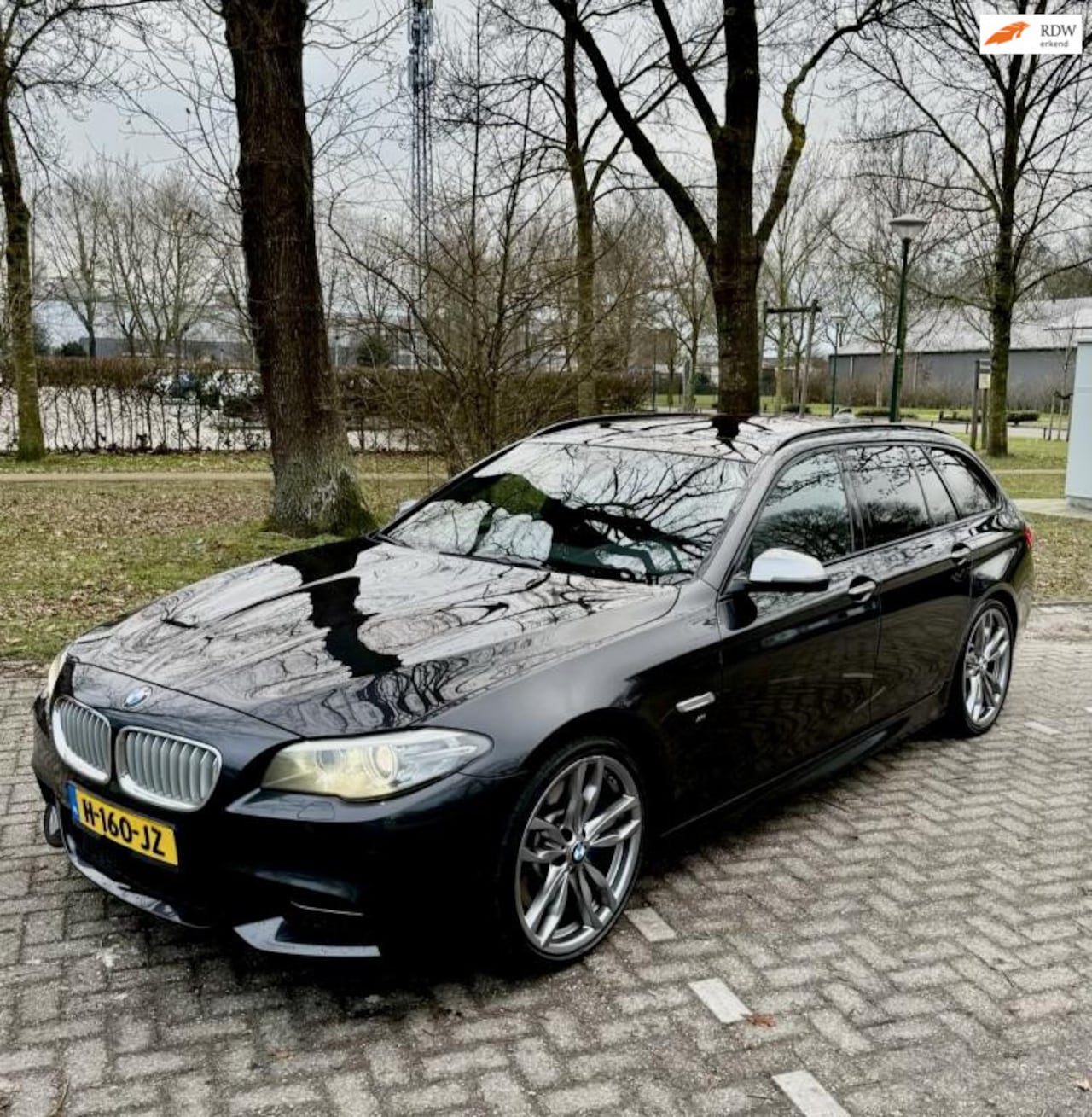 BMW 5-serie Touring - M550XD| pano| trekhaak afneembaar| - AutoWereld.nl