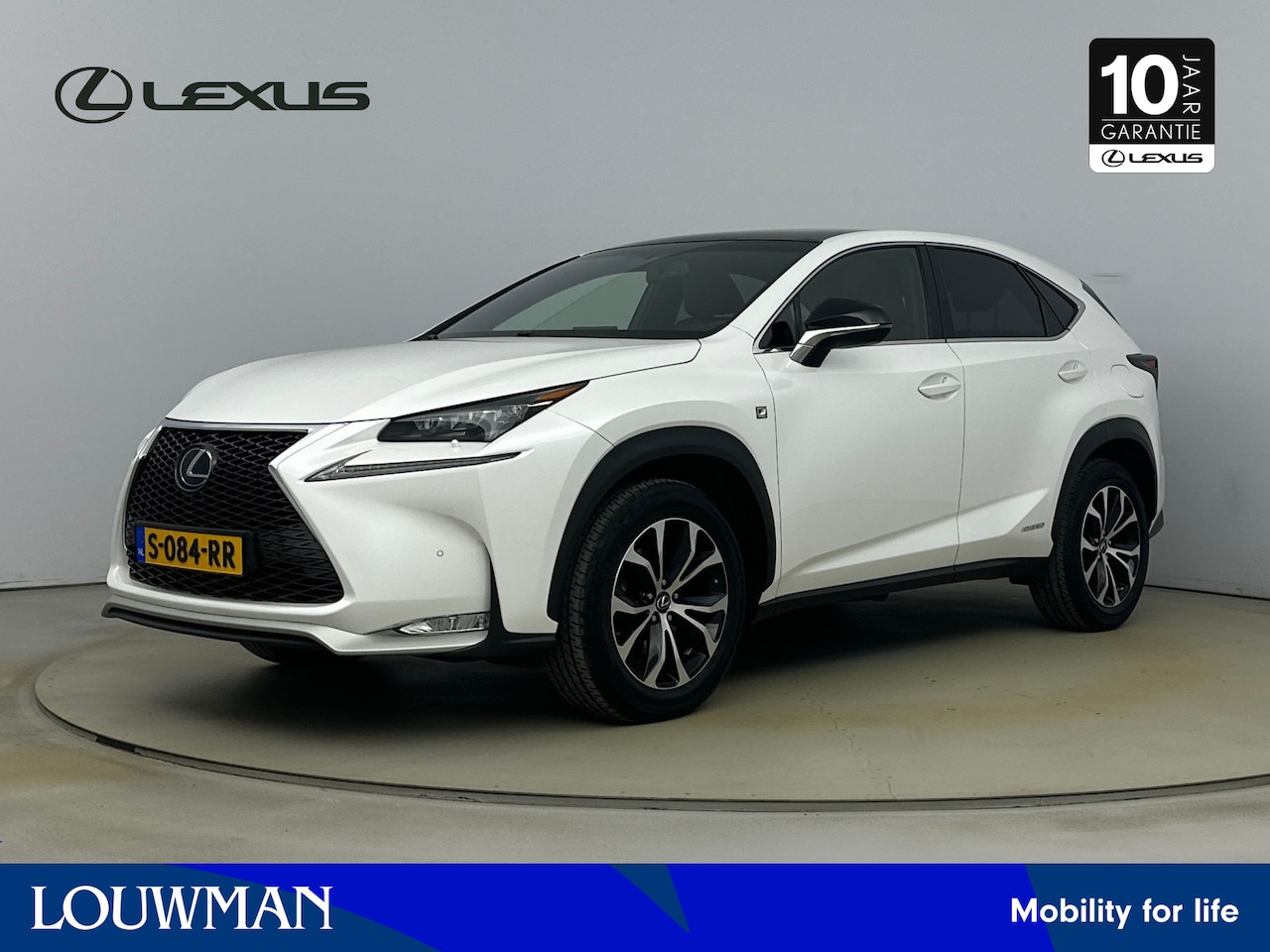 Lexus NX - 300h AWD F Sport Line | Panoramadak | Trekhaak | Stoelverwarming | - AutoWereld.nl