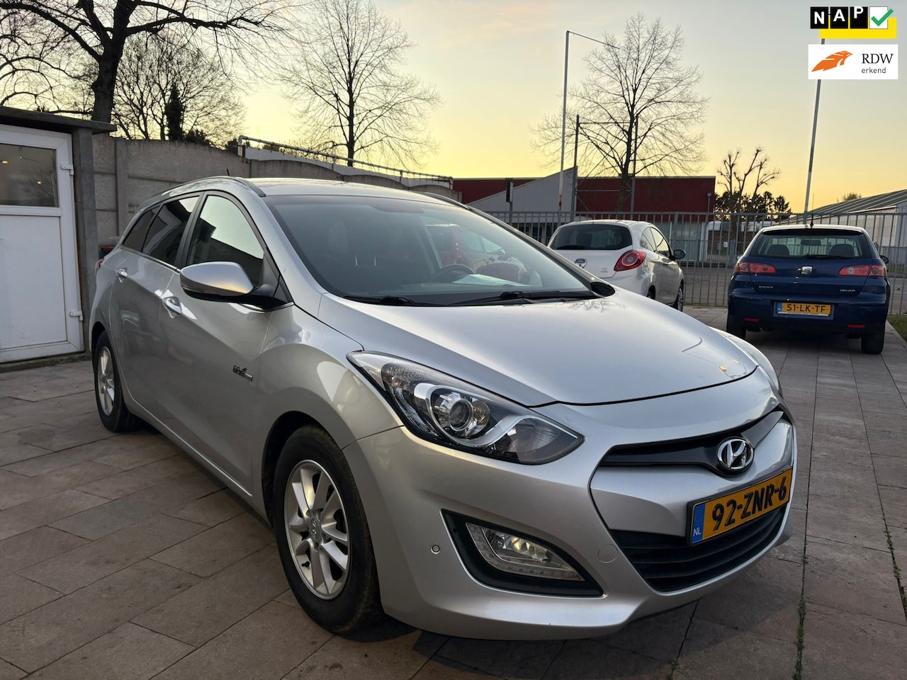 Hyundai i30 Wagon - 1.6 GDI Business Edition Navi Camera - AutoWereld.nl