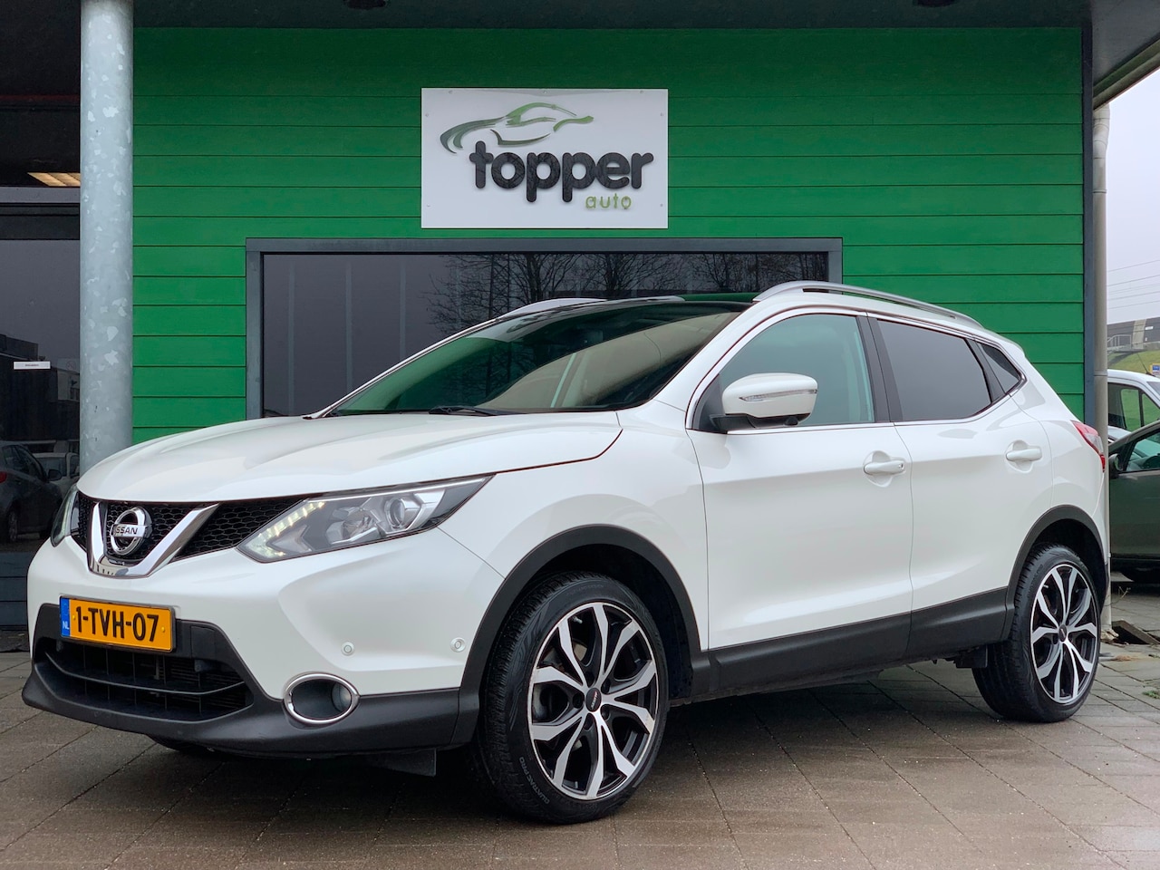 Nissan Qashqai - 1.2 Tekna | Camera | Pano.Dak | Navi | Cruise Control | LED | Trekhaak | - AutoWereld.nl
