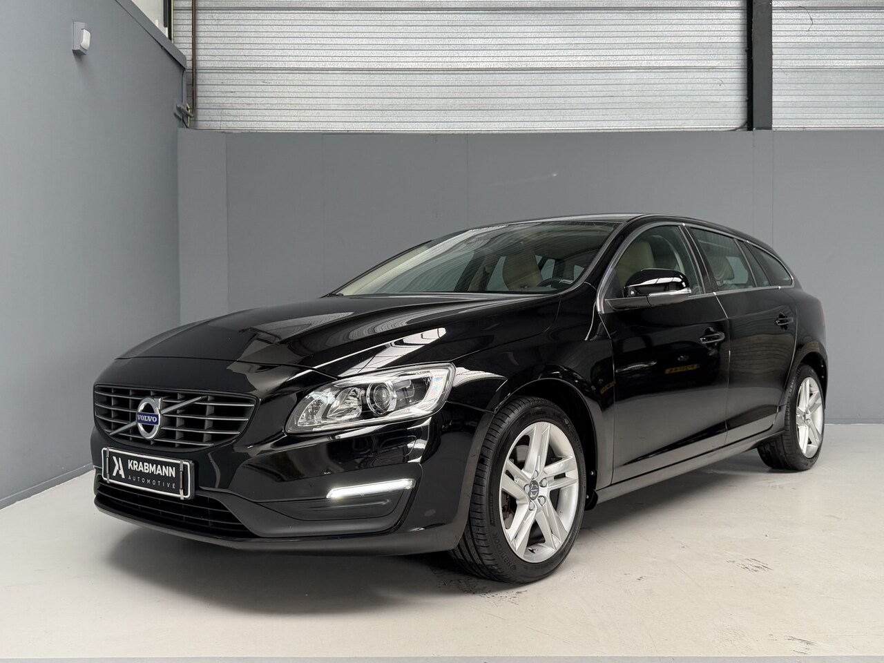 Volvo V60 - T3 Nordic+ Automaat|Leder|Xenon|Cruise - AutoWereld.nl