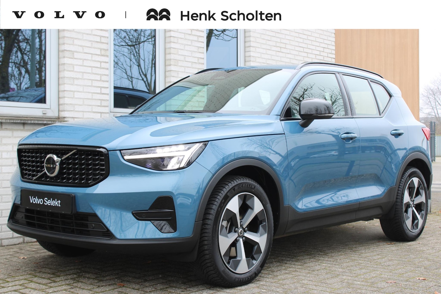 Volvo XC40 - B4 Plus Dark | Semi elek. trekhaak | Verwarmbare voorstoelen en stuurwiel | Premium audio - AutoWereld.nl