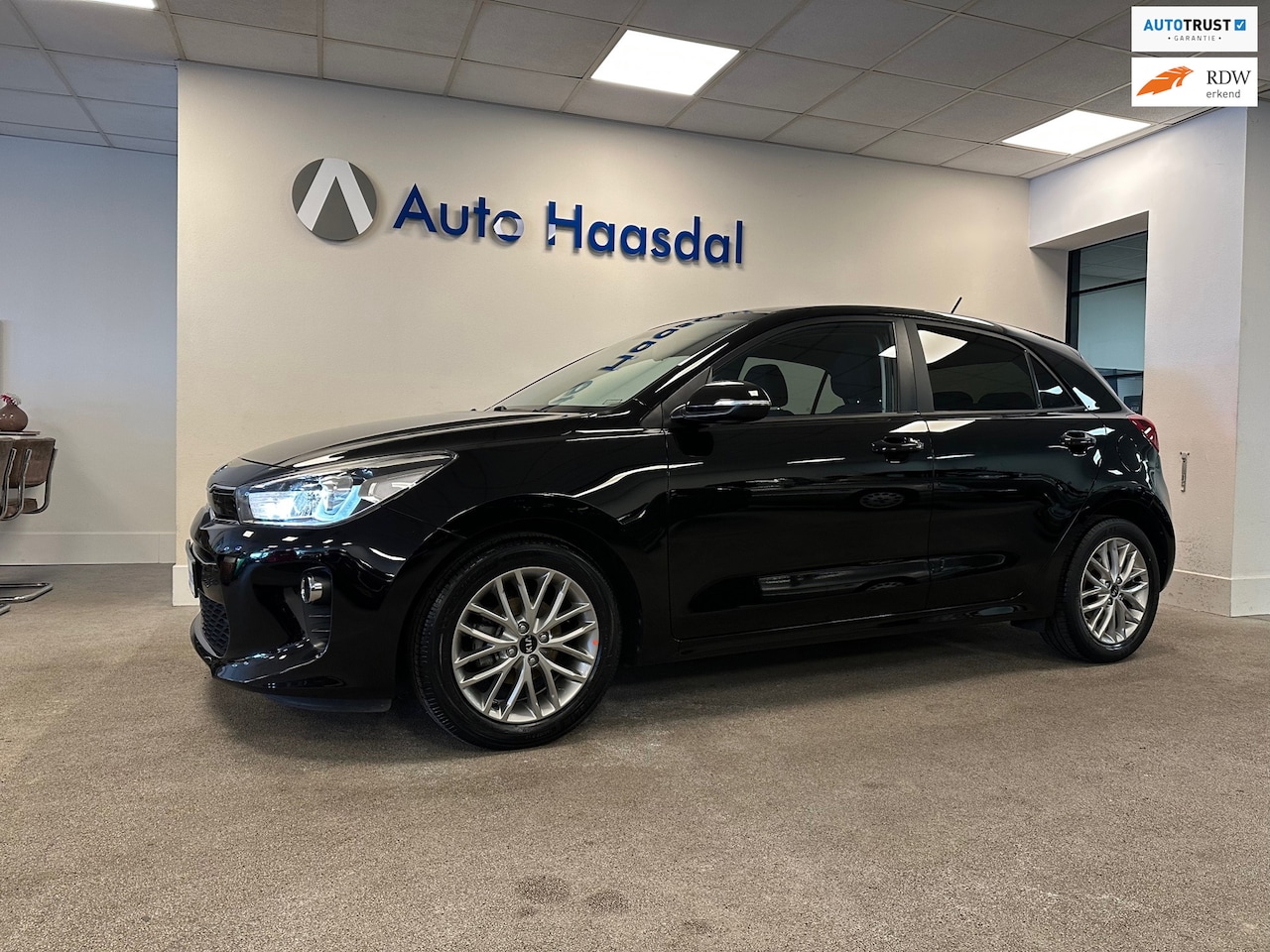 Kia Rio - 1.4 CVVT|100PK|4-CILINDER|CARPLAY|NAVI|16"|LED - AutoWereld.nl