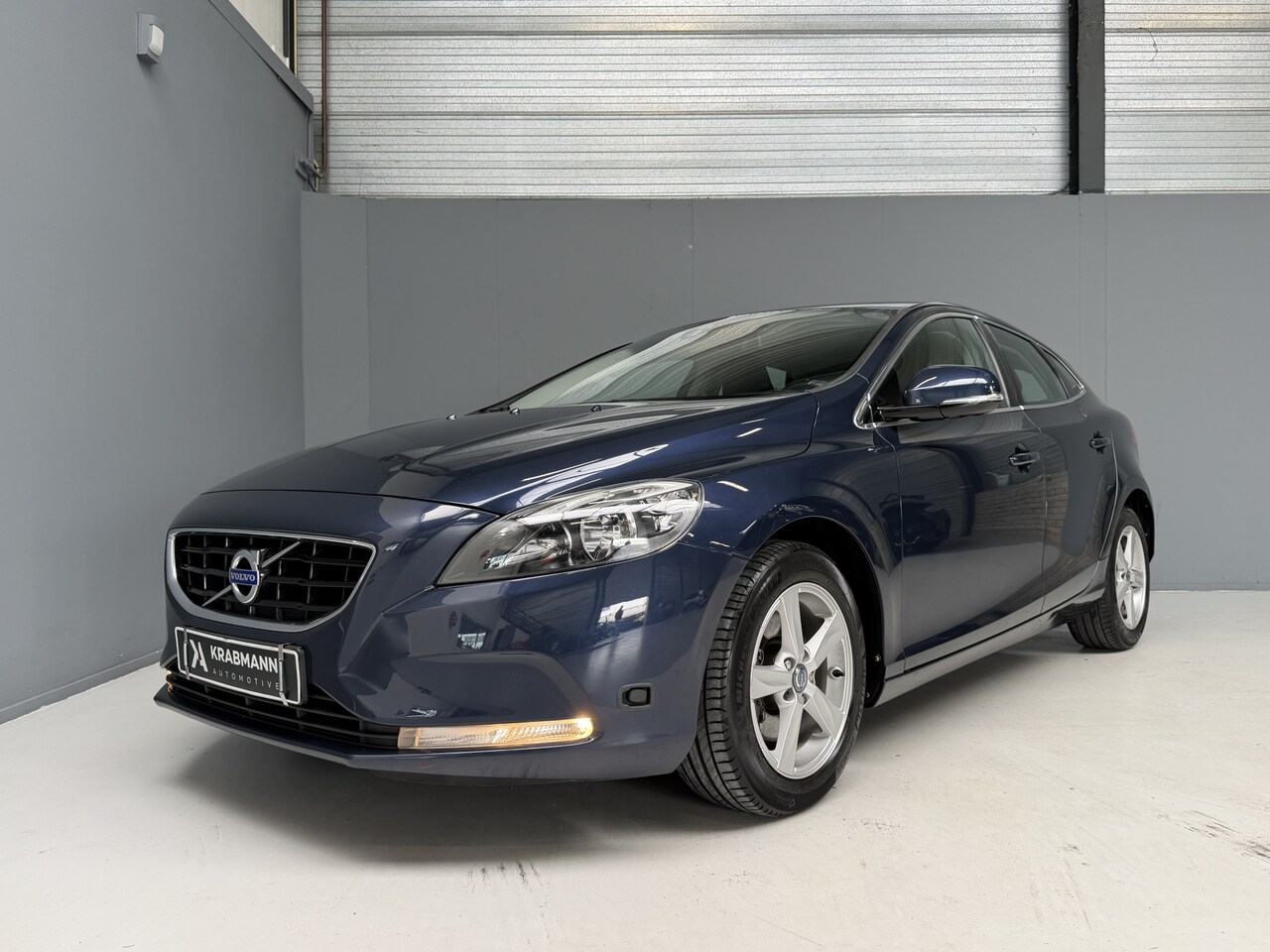 Volvo V40 - T3 Momentum Dealer Onderhouden|Camera|Navi|Cruise - AutoWereld.nl
