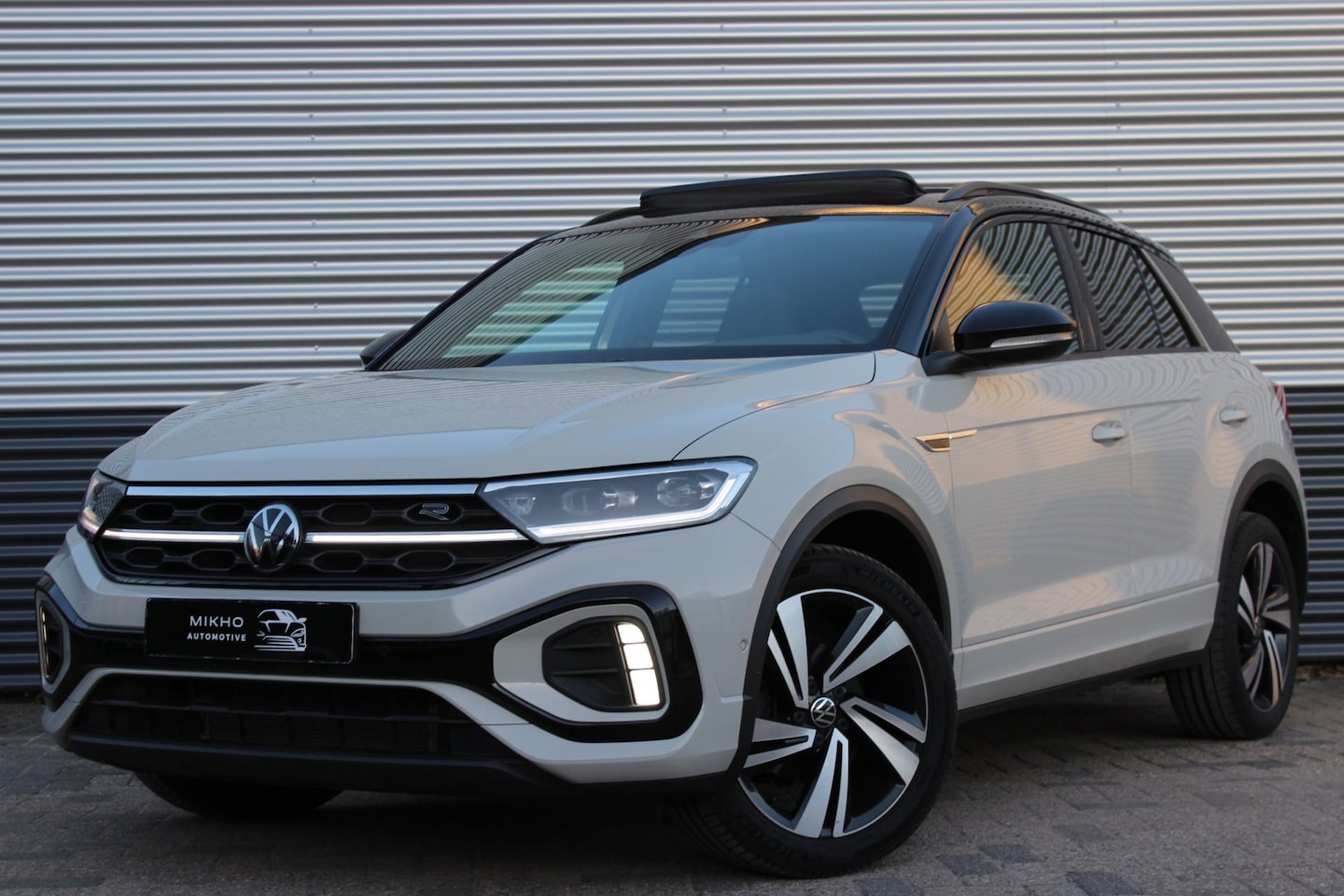 Volkswagen T-Roc - 1.5 TSI 3x R-Line | Panoramadak | IQ Light | Memory Seat | Navigatie | Apple carplay | Ada - AutoWereld.nl