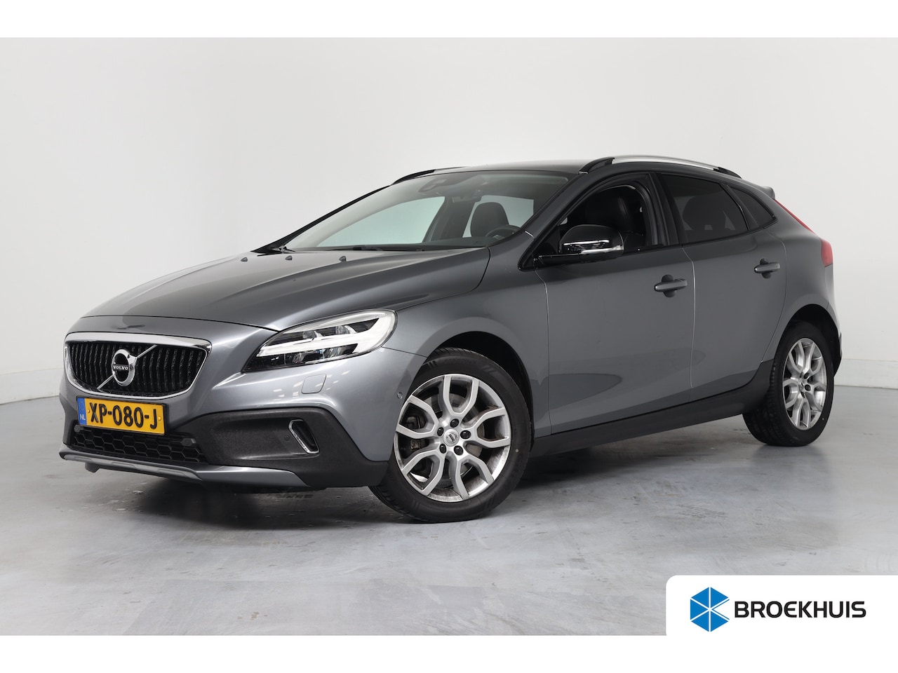 Volvo V40 Cross Country - 1.5 T3 Polar+ Luxury | Automaat! | Trekhaak | LED | Harman/Kardon | Panorama Dak | Camera - AutoWereld.nl