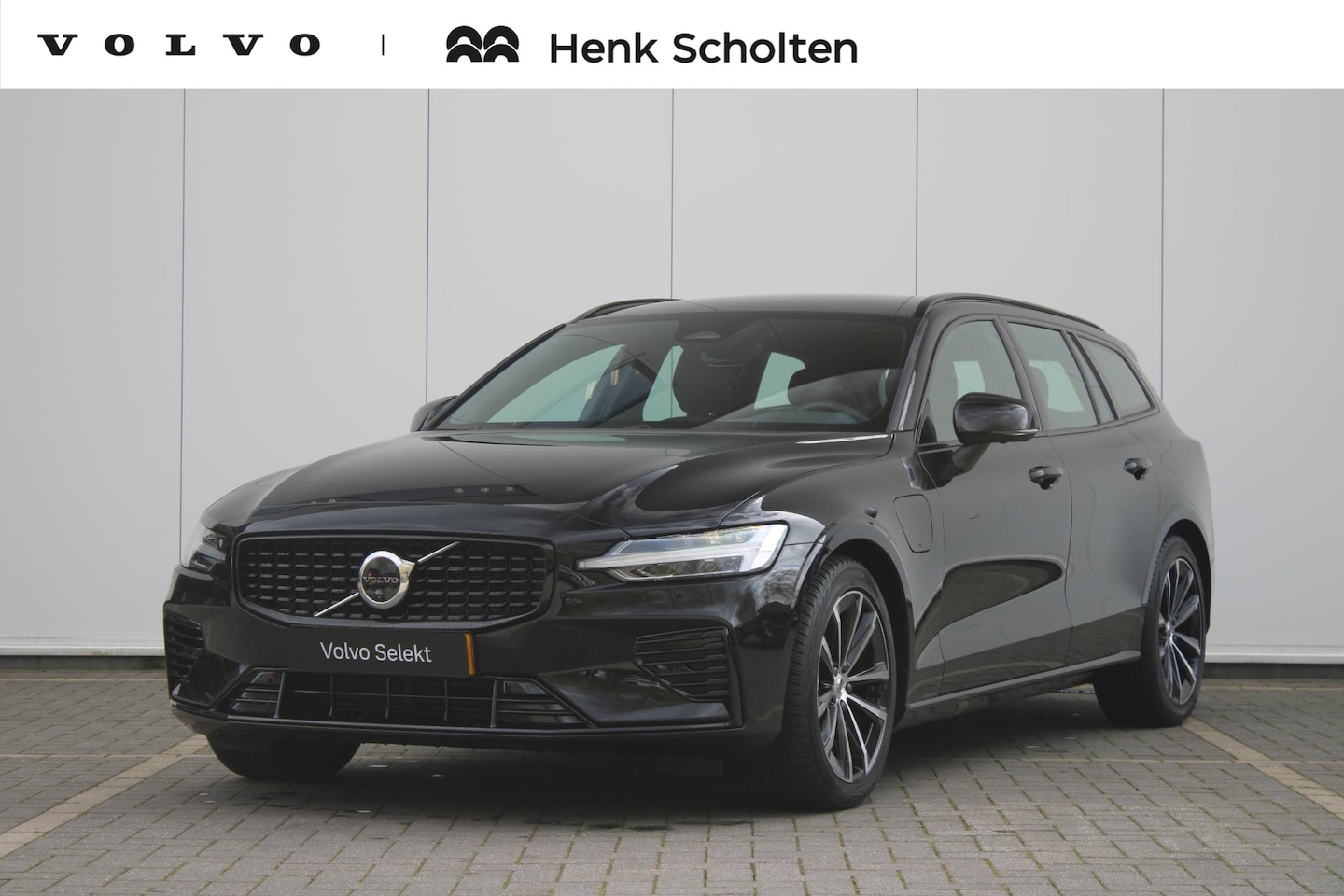 Volvo V60 - T6 Plug-in hybrid AWD Plus Dark | Trekhaak | Rondomzicht camera | Verwarmbare voorstoelen - AutoWereld.nl
