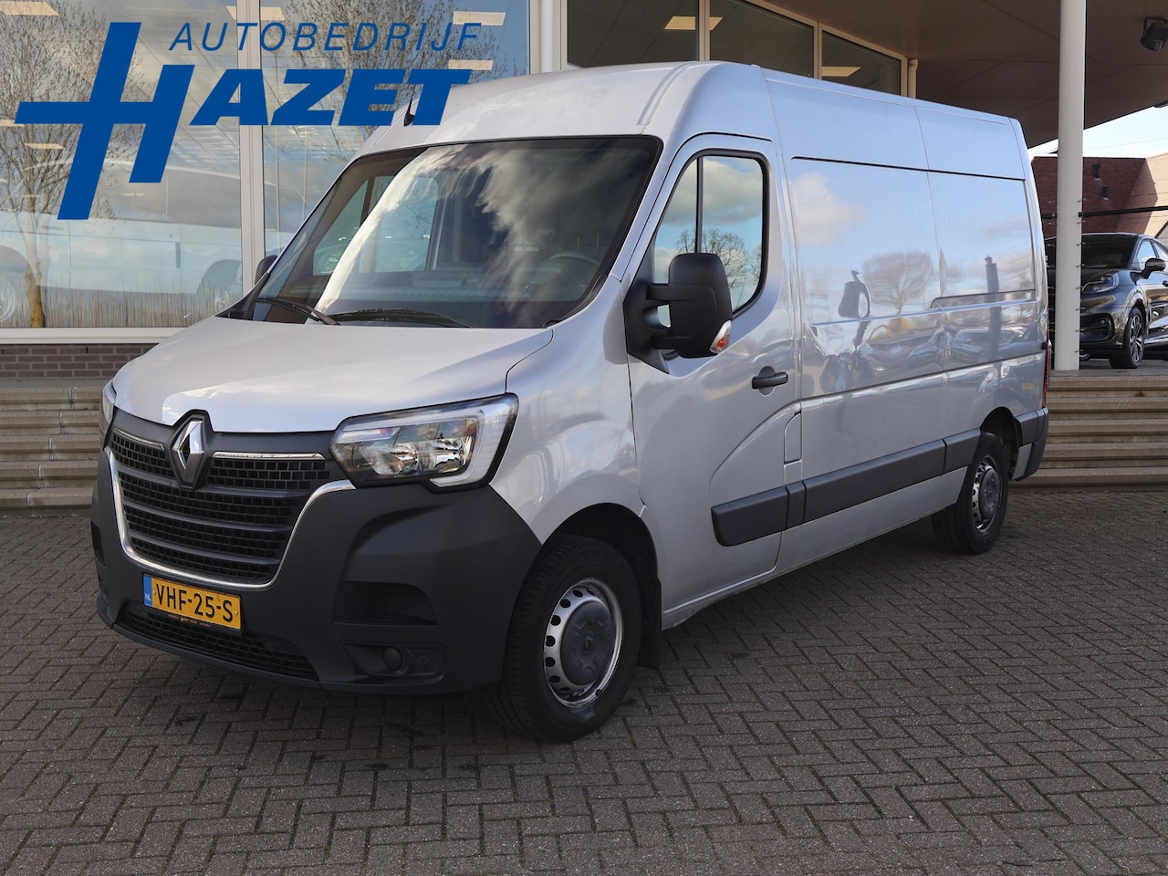 Renault Master - T35 2.3 dCi 150 PK AUTOMAAT L2H2 + CARPLAY | CAMERA | 2500 KG TREKHAAK | CRUISE | NAVIGATI - AutoWereld.nl