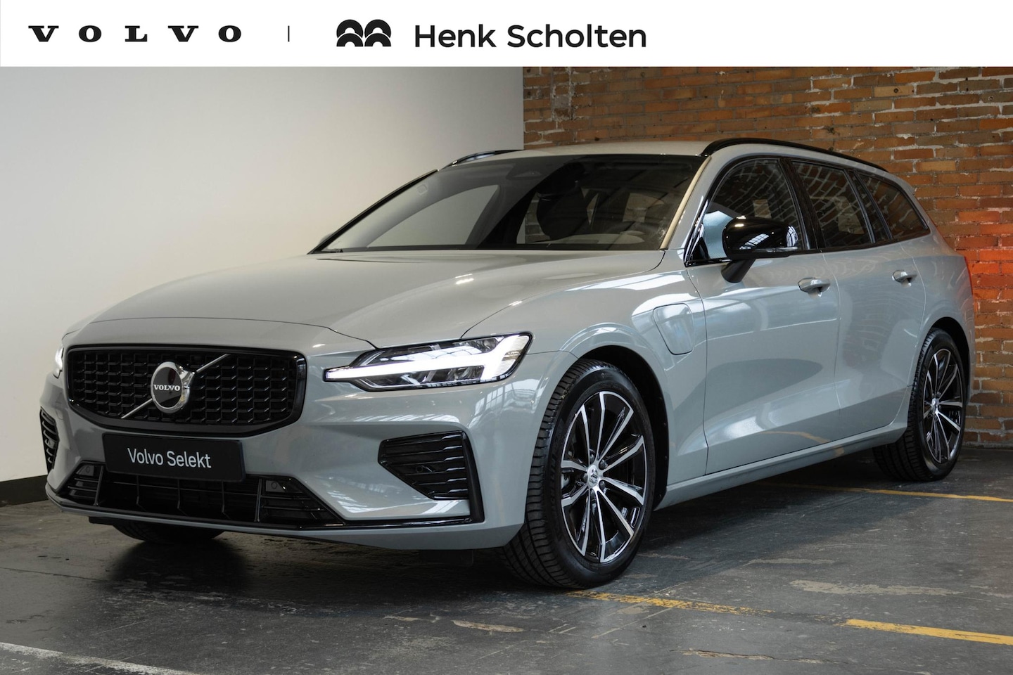 Volvo V60 - T6 Plug-in hybrid AWD Plus Dark | Lederen Bekleding | Google Infotainment | Parkeercamera - AutoWereld.nl