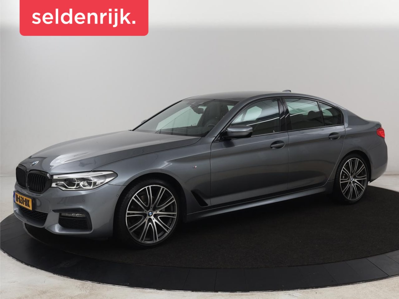 BMW 5-serie - 520i M Sport | Nappaleder | Head-Up | Stoelverwarming | Camera | Carplay | Sfeerverlichtin - AutoWereld.nl