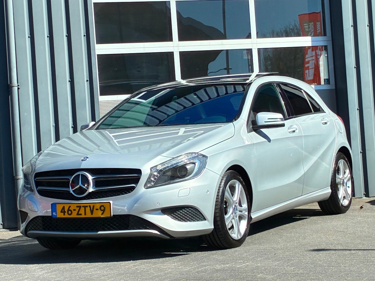 Mercedes-Benz A-klasse - 180 Ambition Automaat Leder Panodak Navi Camera - AutoWereld.nl