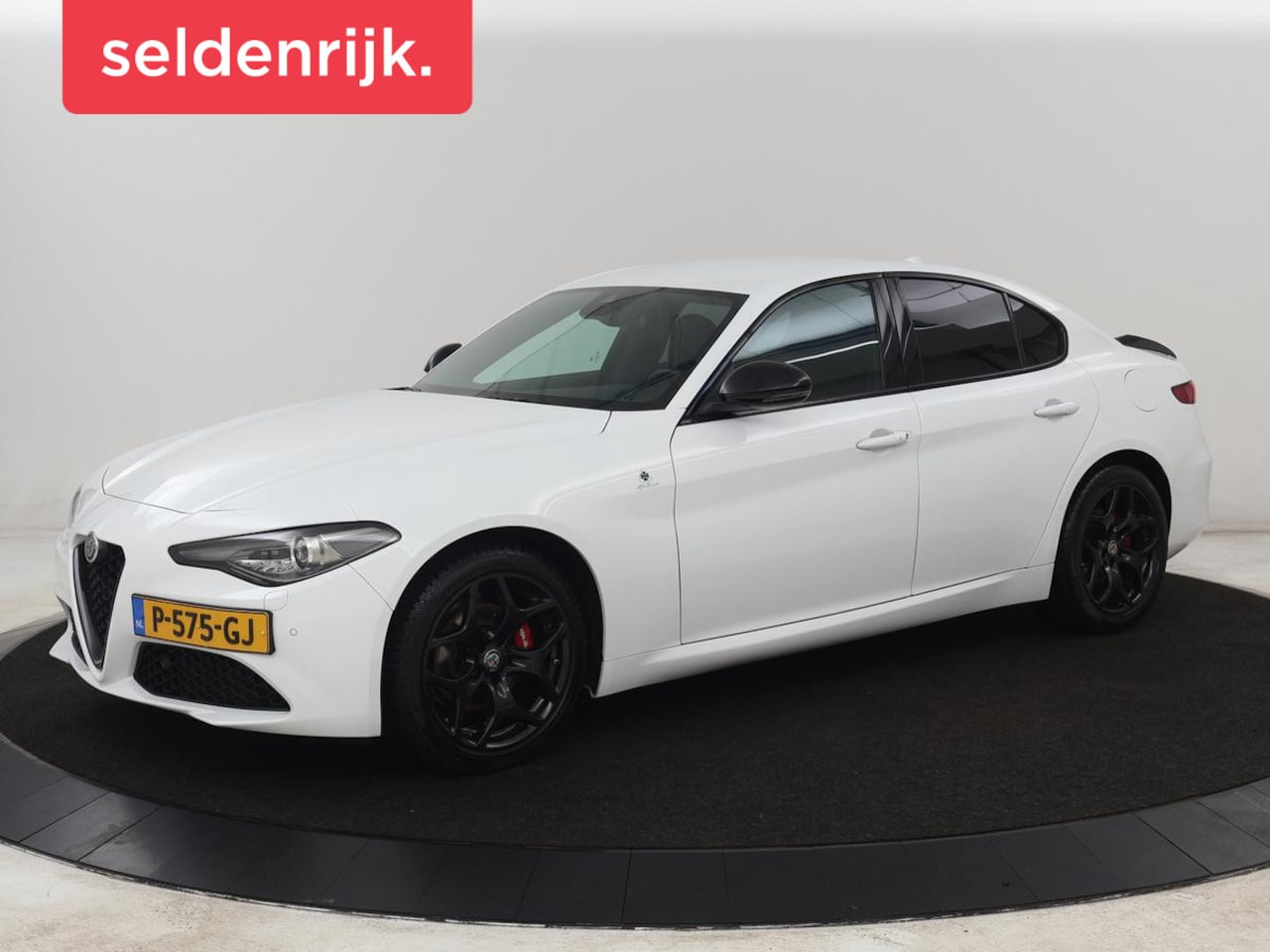 Alfa Romeo Giulia - 2.0T Sprint | Leder | Adaptive cruise | Stoel & stuurverwarming | Trekhaak | Camera | Spor - AutoWereld.nl