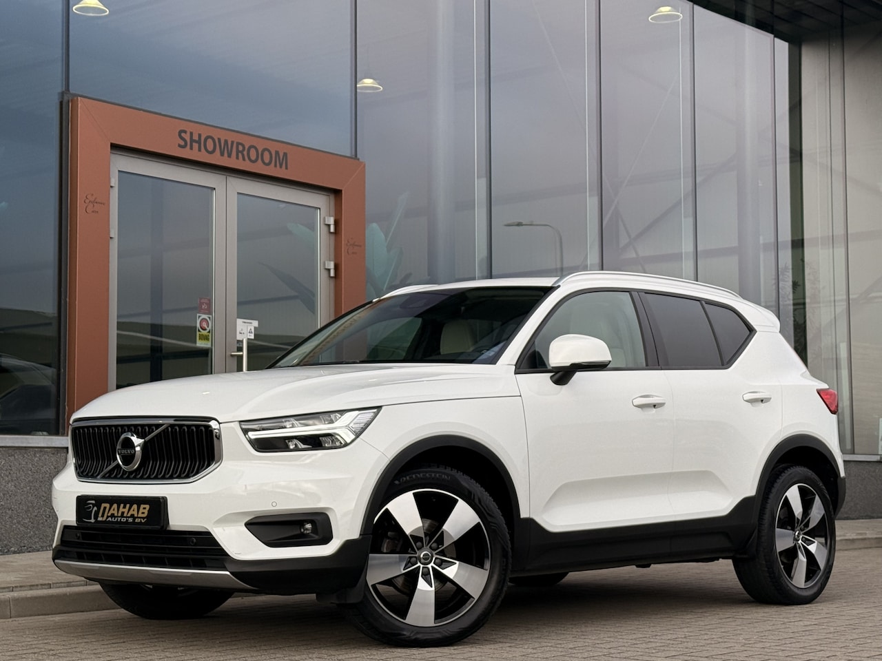 Volvo XC40 - 1.5 T3 | Pano | Navi | ACC | Achteruitrijcamera | Stoelverwarming | Apple Carplay | - AutoWereld.nl