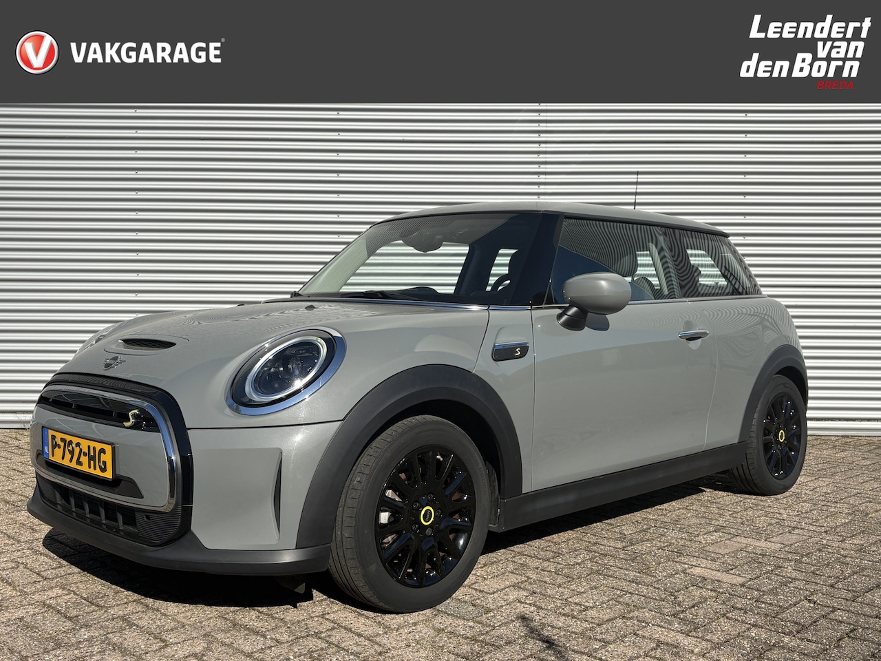 MINI Mini-Electric - Classic 33 kWh AUTOMAAT | Navigatie | Cruise | Climate | Sensoren | Apple Carplay/Android - AutoWereld.nl