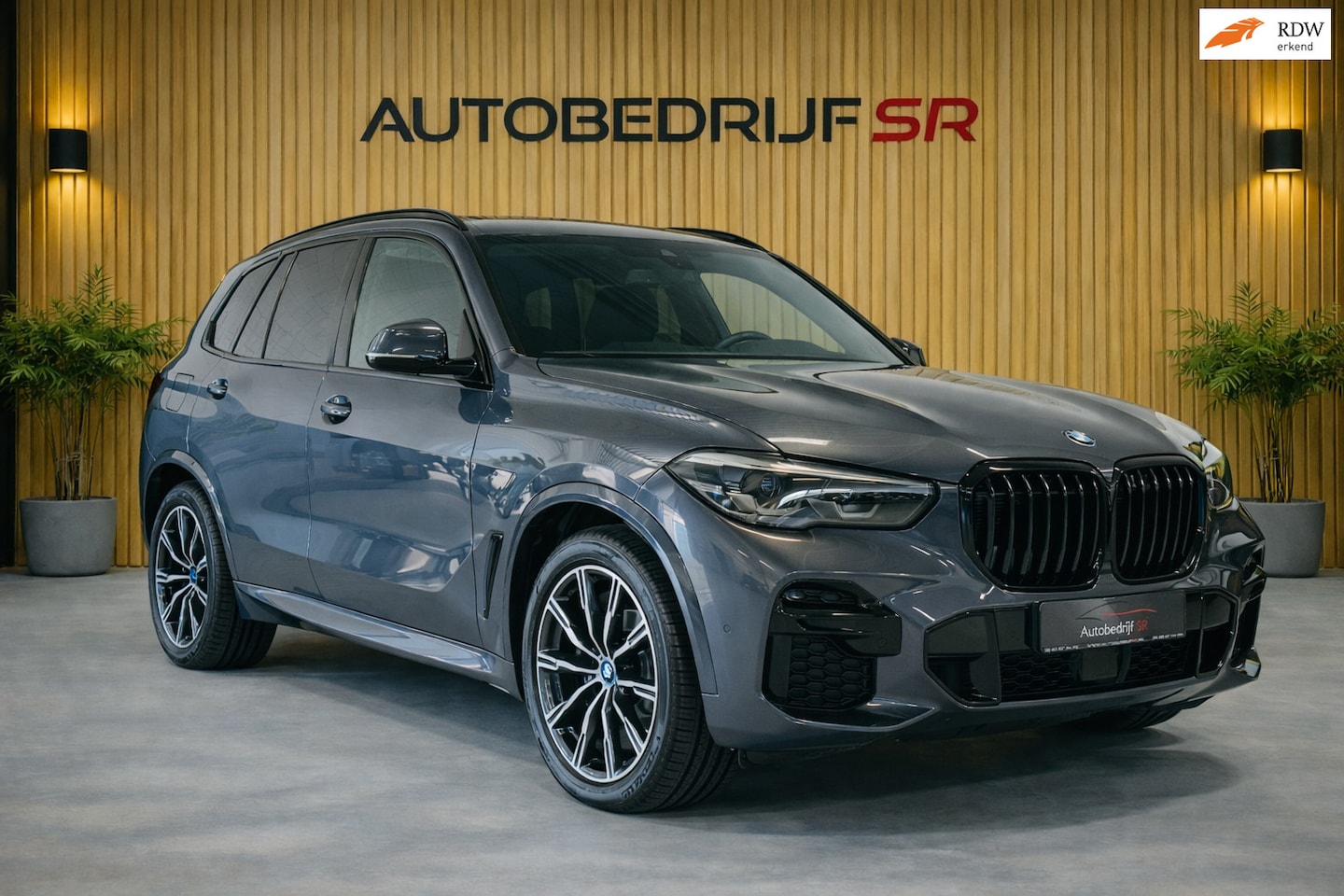 BMW X5 - XDrive45e High Executive M-Sport M Pakket! Panoramadak! Trekhaak! Camera! Dealer onderhoud - AutoWereld.nl
