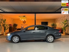 Volkswagen Passat - 1.8 TSI Highline Trekhaak StoelVW PDC Cruise Clima Rijklaar