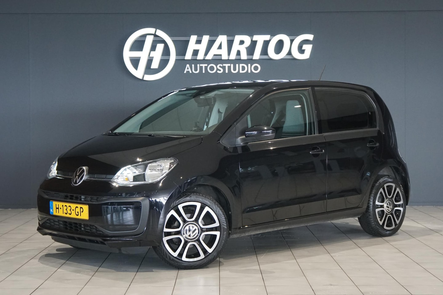 Volkswagen Up! - 1.0 BMT High Up! + CAMERA / CLIMATE CONTROL / FACELIFT / AFN. TREKHAAK - AutoWereld.nl