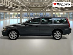 Volvo V70 - 2.5T AWD Summum Dealer auto, trekhaak, leder, carkit,