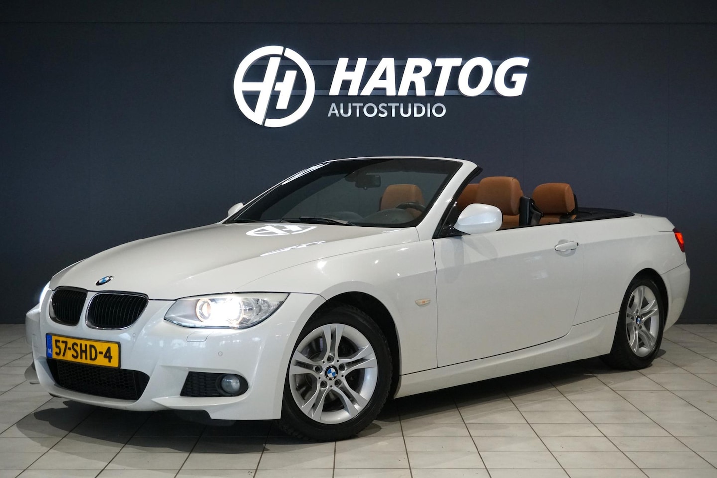 BMW 3-serie Cabrio - 320i Exclusive M Sport * Dealer onderhouden * + SPORTSTOELEN / BI-XENON / STANDKACHEL - AutoWereld.nl