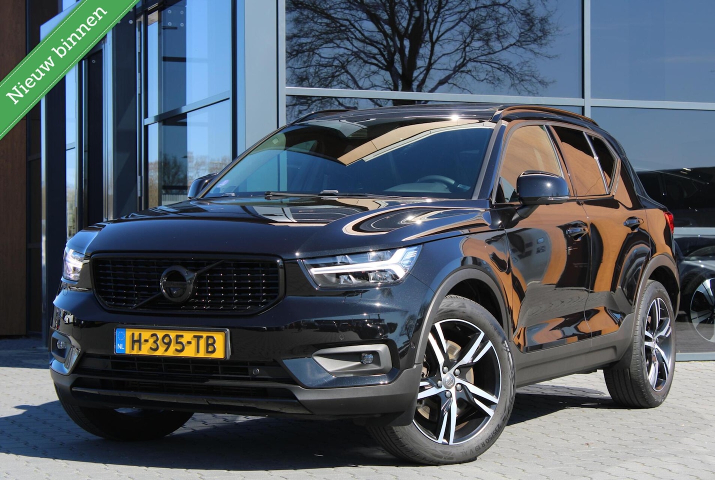 Volvo XC40 - T5 Twin Engine R-Design | Trekhaak | Pano | 360 Camera - AutoWereld.nl