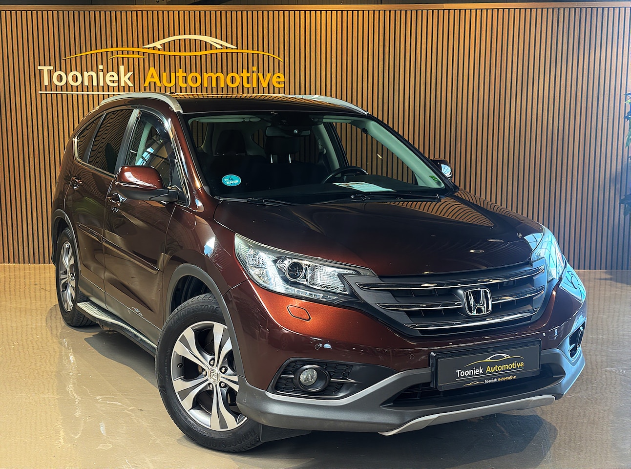Honda CR-V - 2.0 AWD Lifestyle Trekhaak Navigatie Getint Glas  LMV Flippers aan stuur Treeplanken - AutoWereld.nl