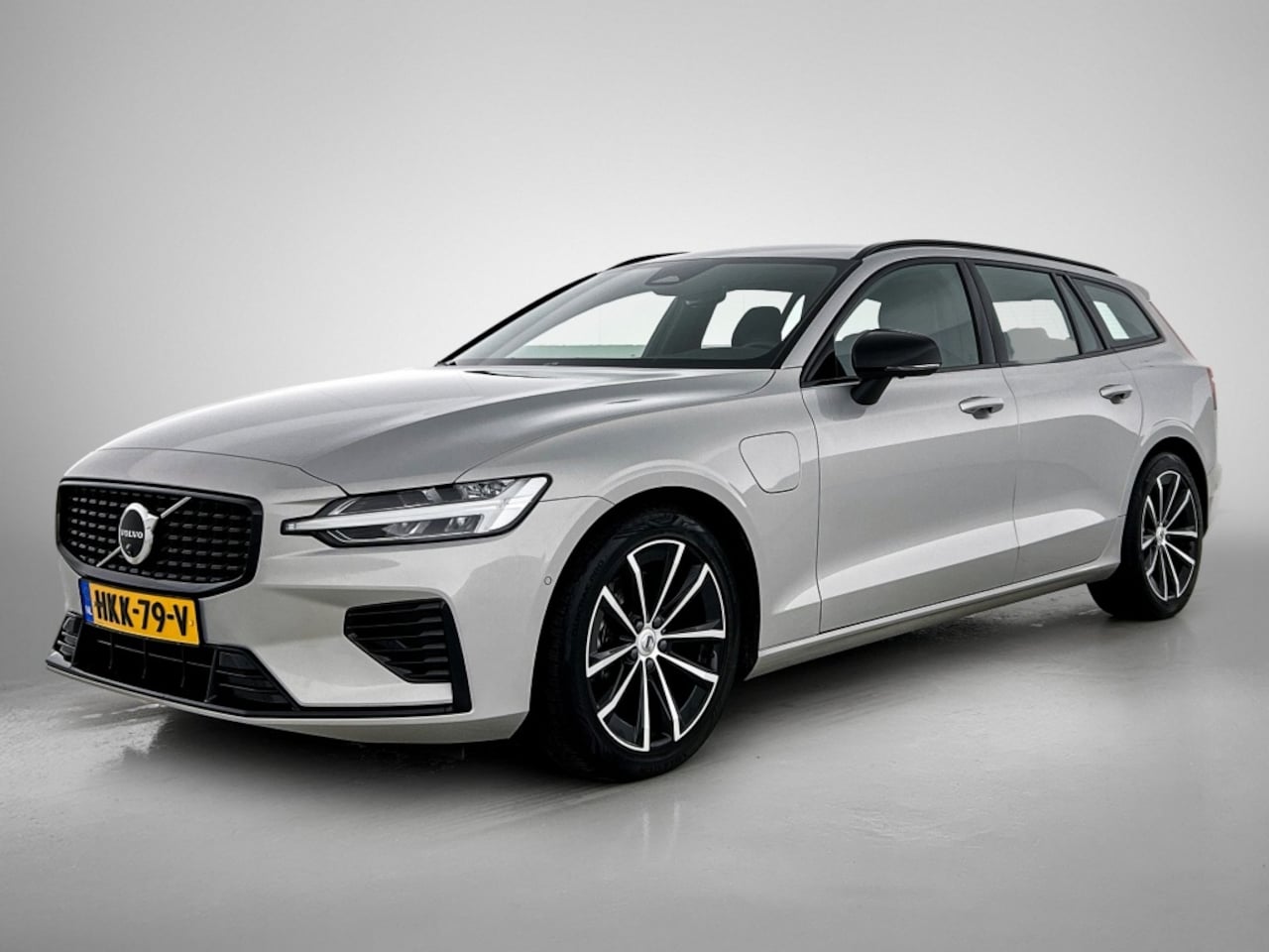 Volvo V60 - 2.0 T6 AWD Plus Dark | Trekhaak | 360° Camera | Harman/Kardon | - AutoWereld.nl