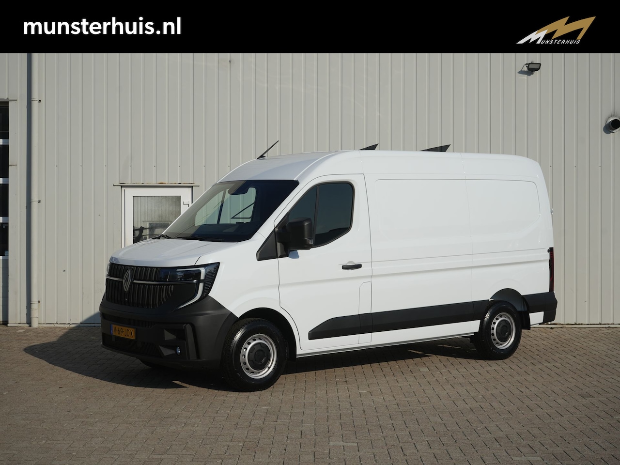 Renault Master - T35 2.0 dCi 130 L2H2 Advance *NIEUW!* - Incl. Volledige betimmering & Trekhaak! - All Seas - AutoWereld.nl