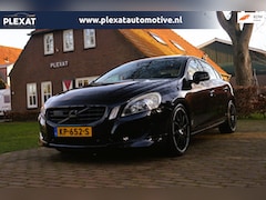 Volvo S60 - 3.0 T6 AWD Momentum Aut. | Heico Uitvoering | Panorama | Lijnbaan | Bliss | Camera | Stoel