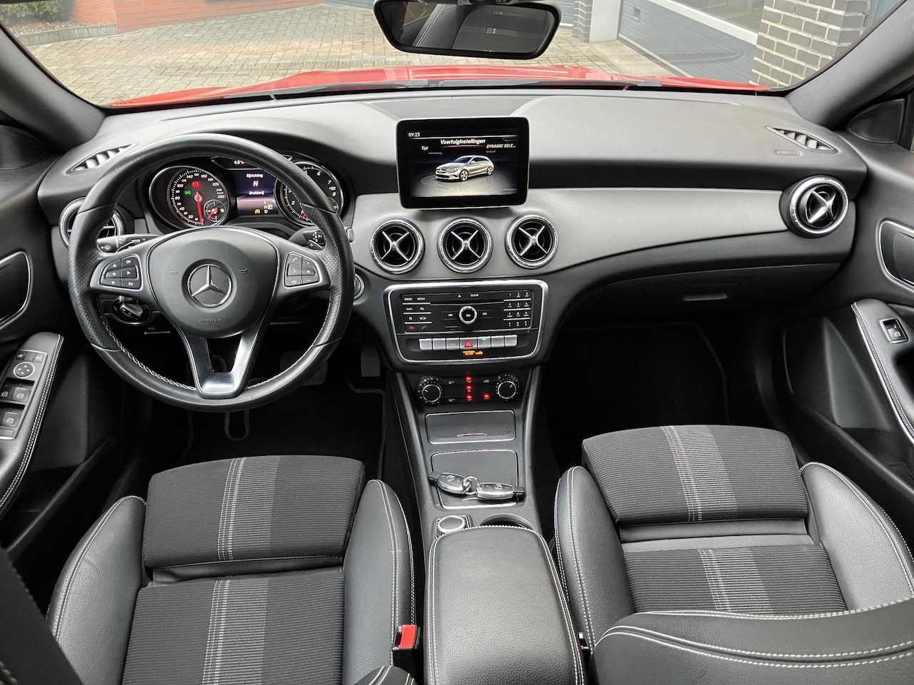 Mercedes-Benz CLA-klasse Shooting Brake - 180 Business Solution | Verwarmde voorstoelen |
