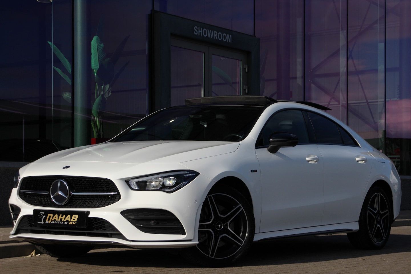 Mercedes-Benz CLA-Klasse - 250 e AMG Edition | Pano | Nightpakket | Sfeerverlichting - AutoWereld.nl